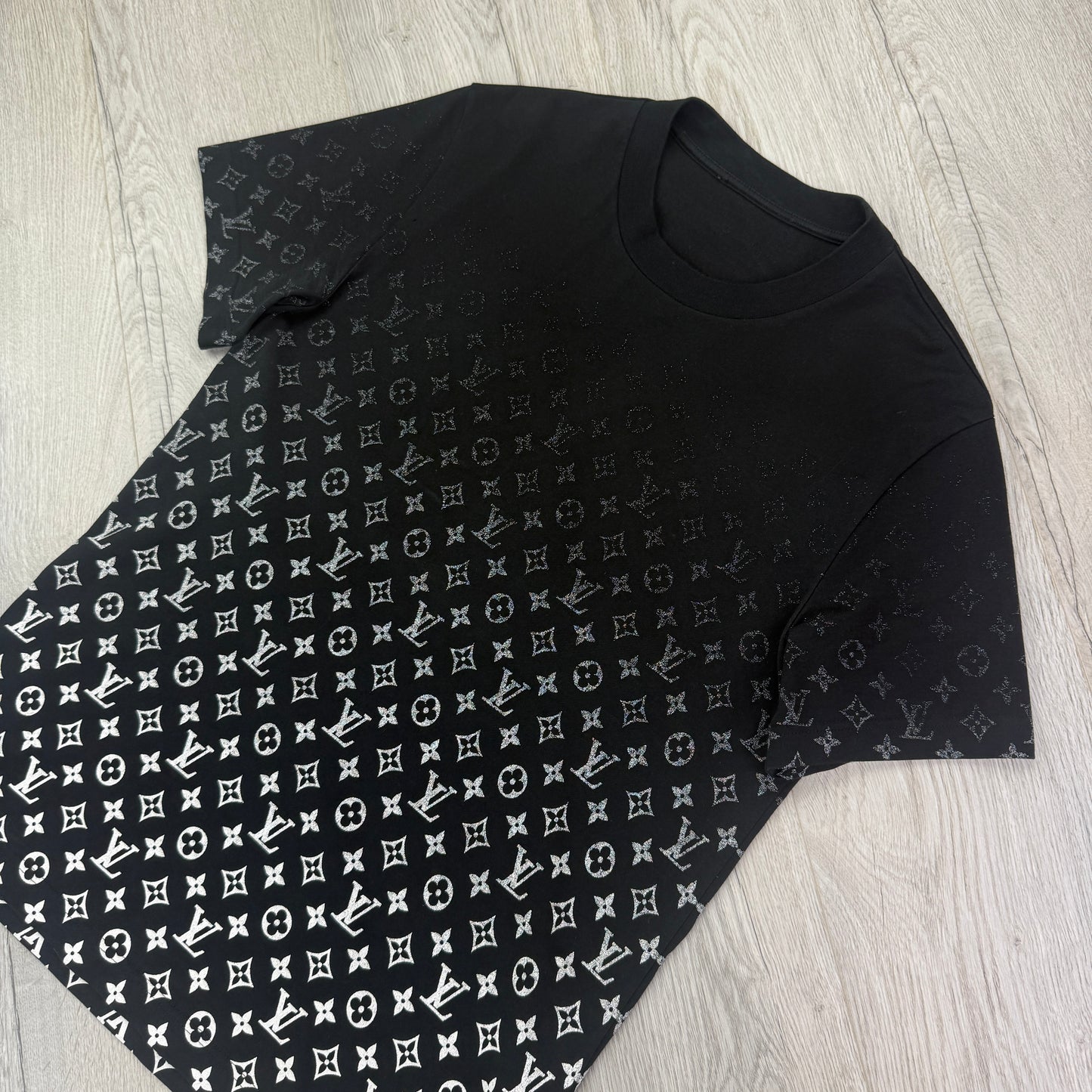 Louis Vuitton Men’s Black Gradient T-shirt - Medium Slim