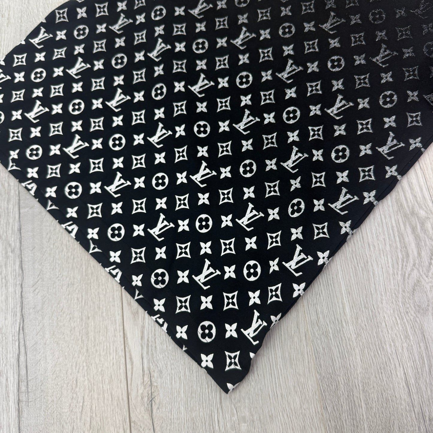 Louis Vuitton Men’s Black Gradient T-shirt - Medium Slim