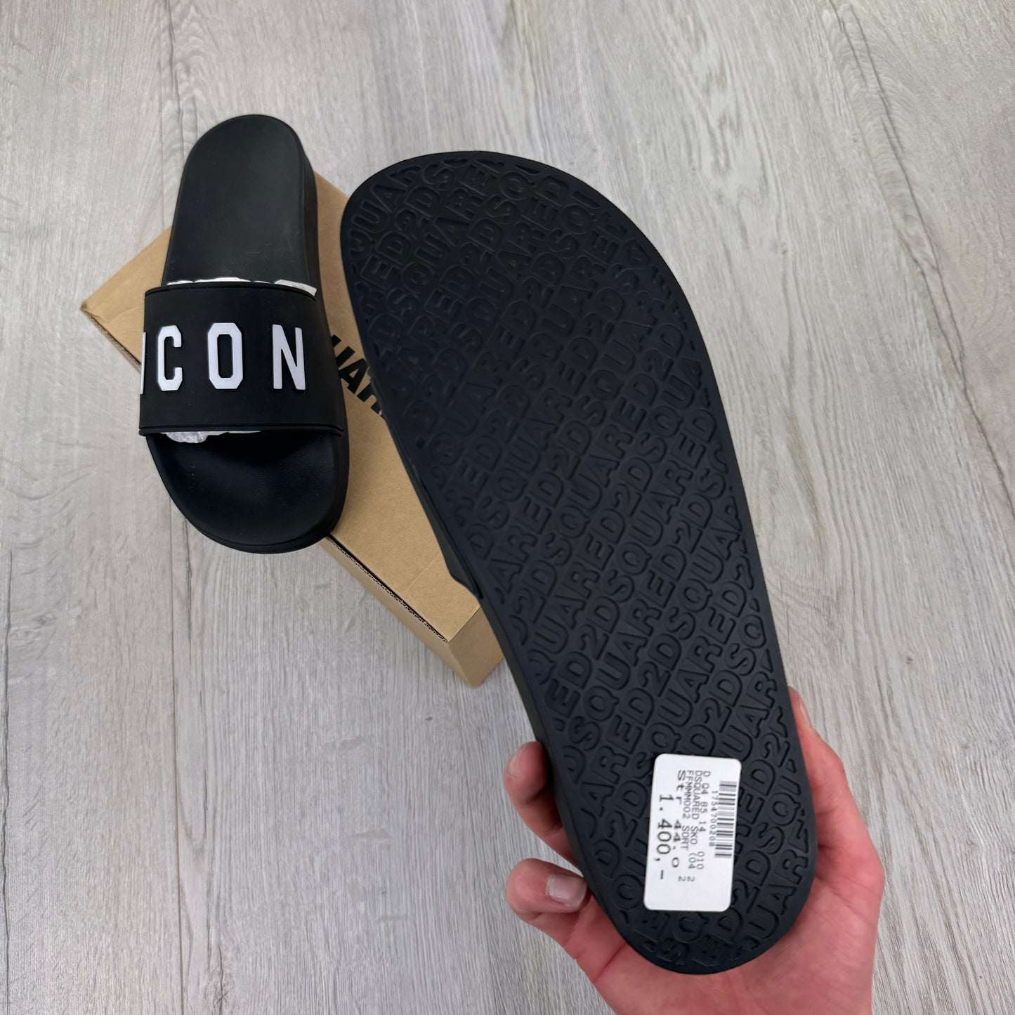 Dsquared2 Men’s Black ICON Sliders - UK 10