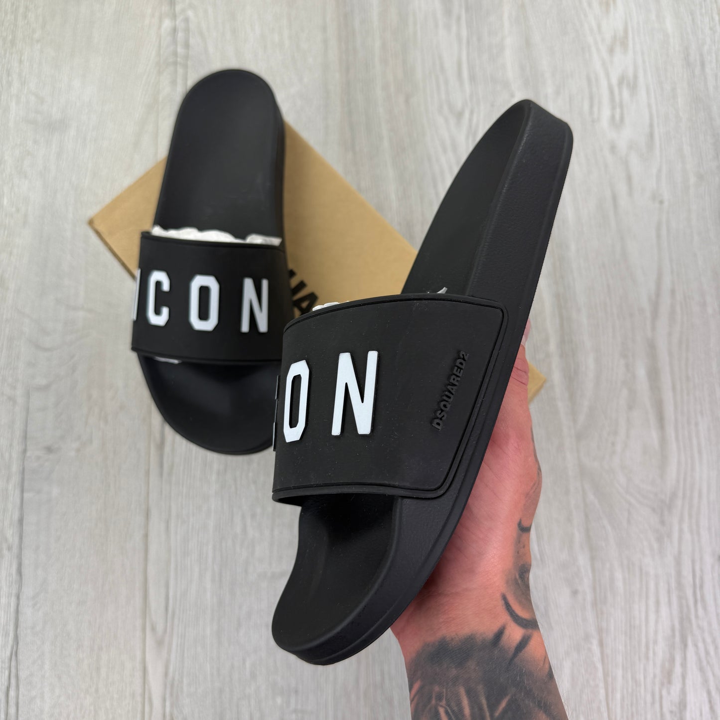 Dsquared2 Men’s Black ICON Sliders - UK 10