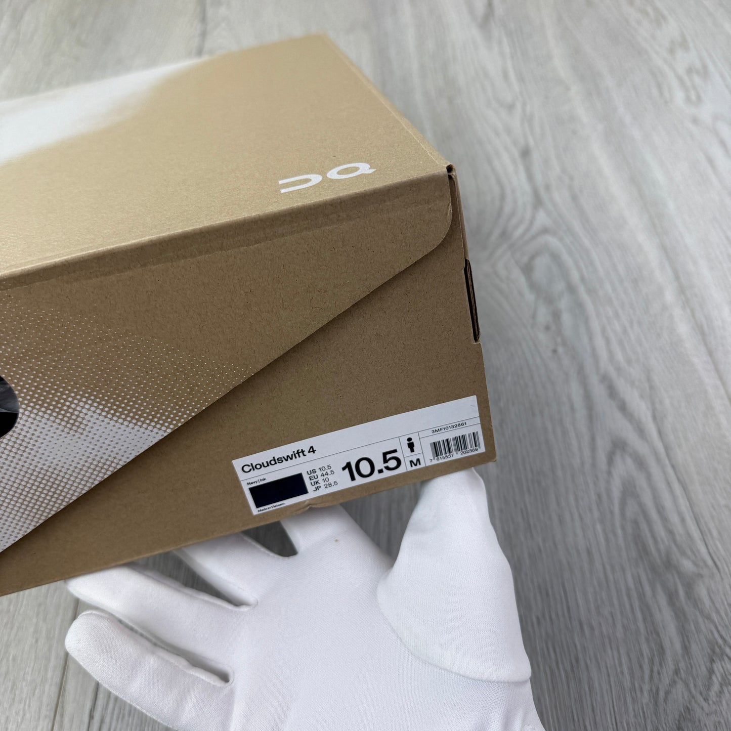 On Running Cloudswift 4 Navy Trainers