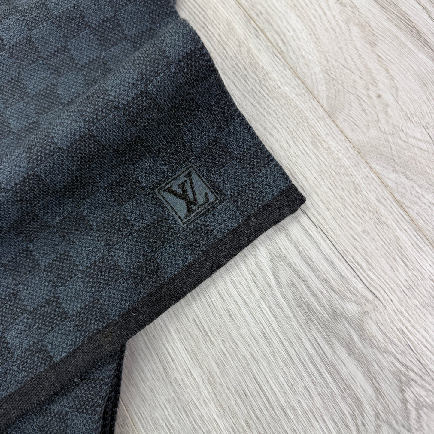 Louis Vuitton Men’s Damier Graphite Scarf