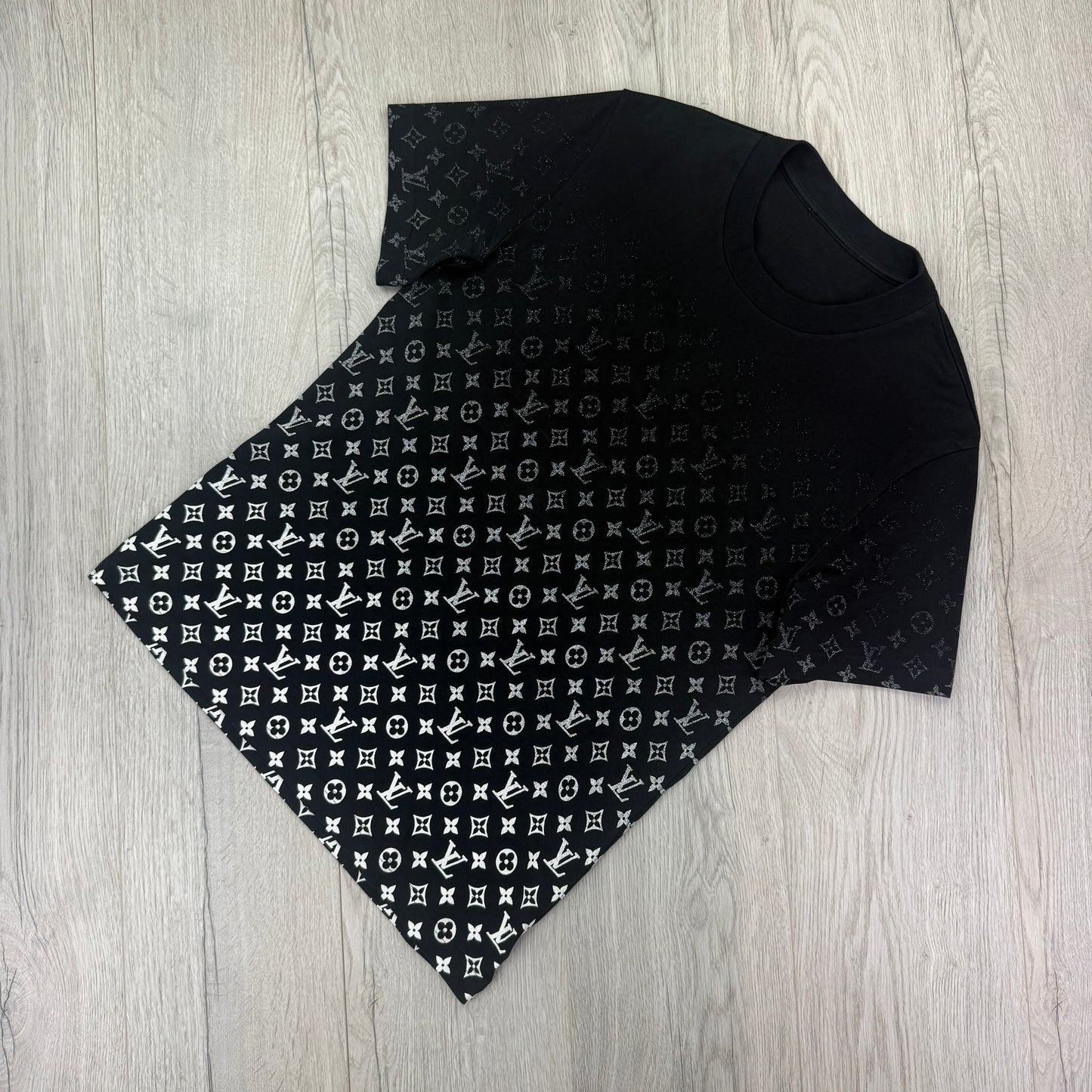 Louis Vuitton Men’s Black Gradient T-shirt - Medium Slim