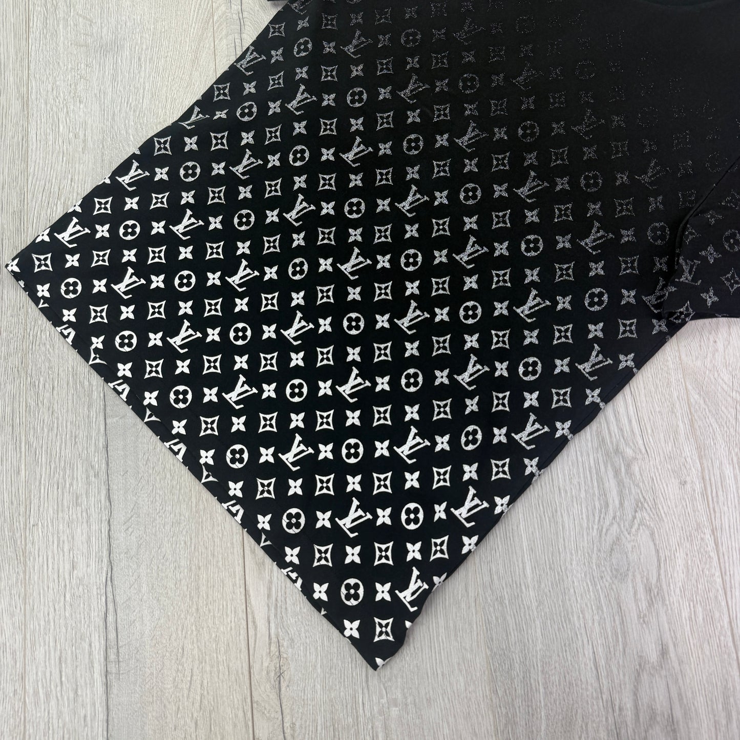 Louis Vuitton Men’s Black Gradient T-shirt - Medium Slim