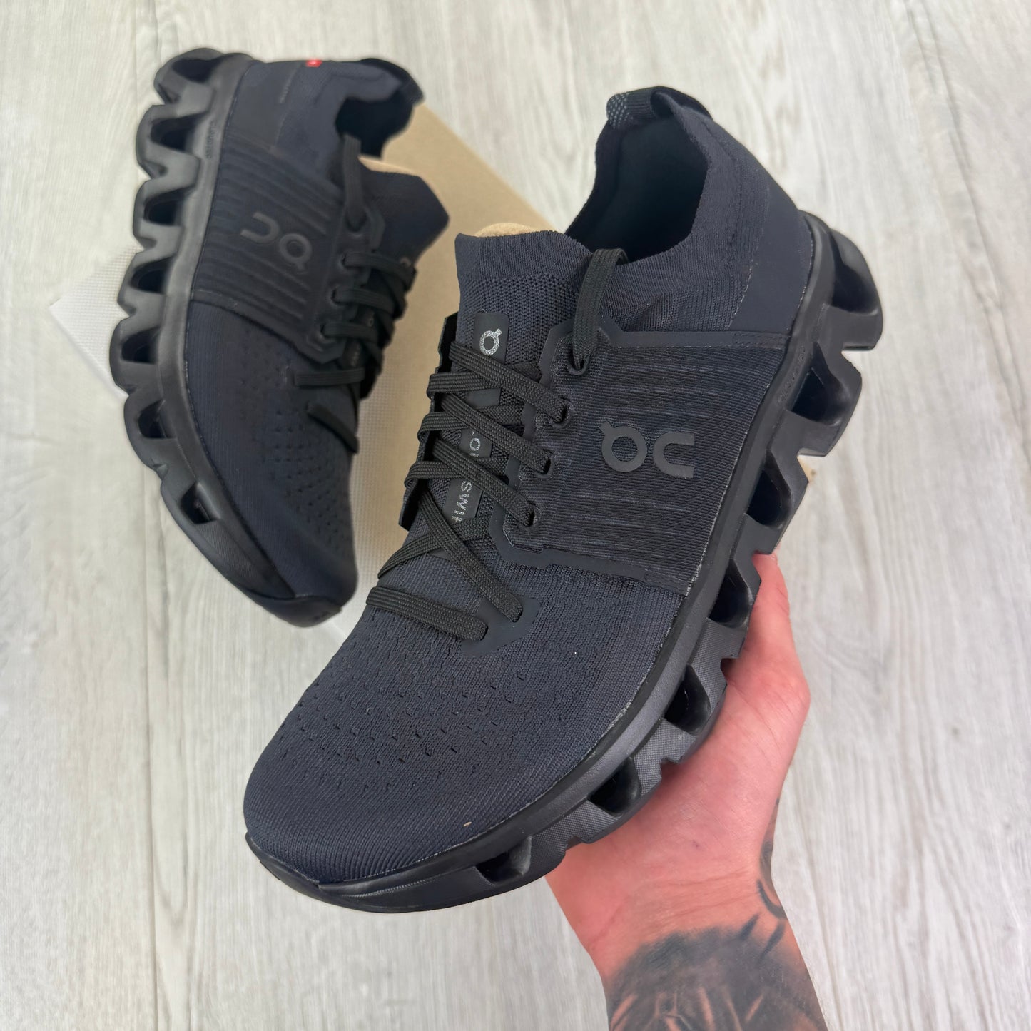 On Running Cloudswift 4 Black Trainers