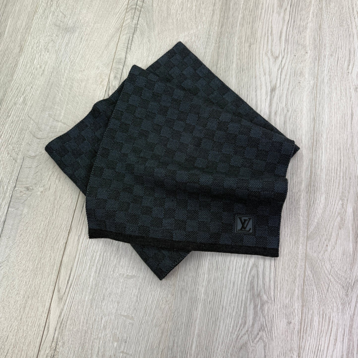 Louis Vuitton Men’s Damier Graphite Scarf
