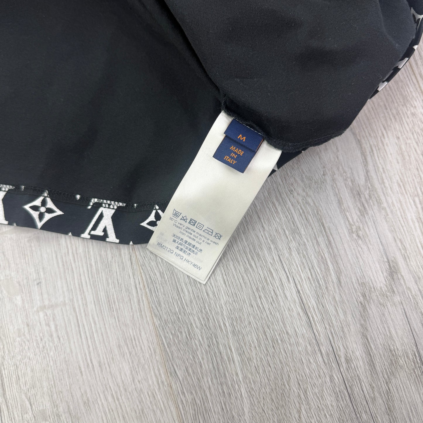 Louis Vuitton Men’s Black Gradient T-shirt - Medium Slim