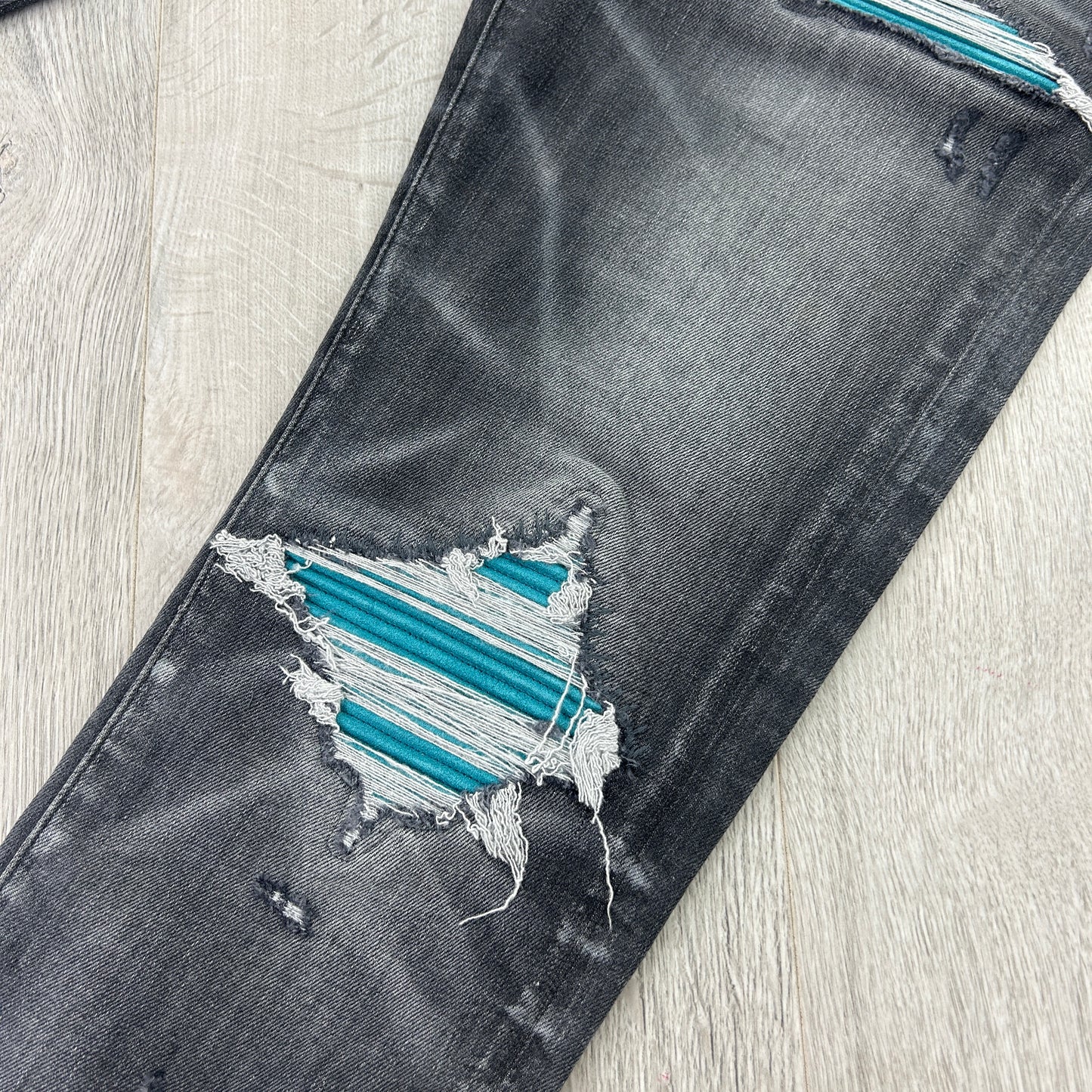 Amiri Men’s MX1 Black Distressed Jeans Blue Patch