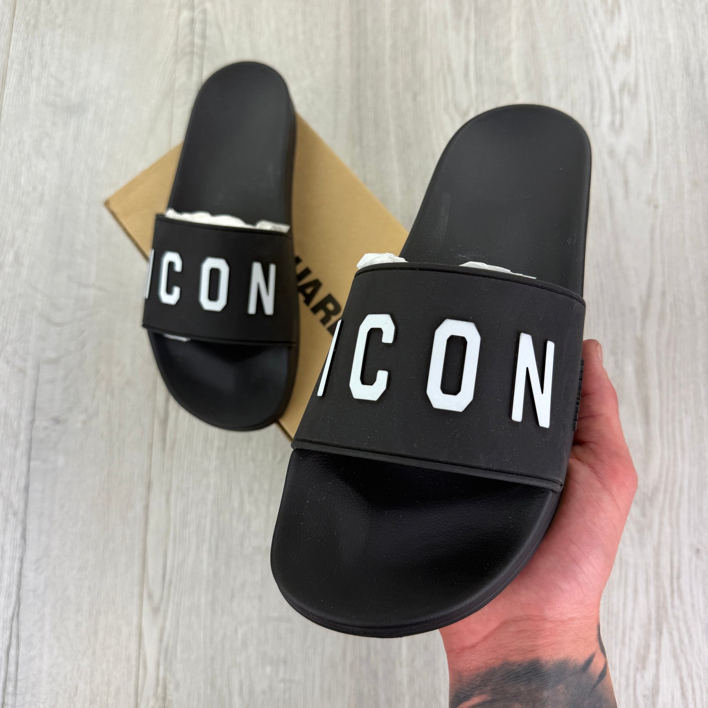 Dsquared2 Men’s Black ICON Sliders - UK 10