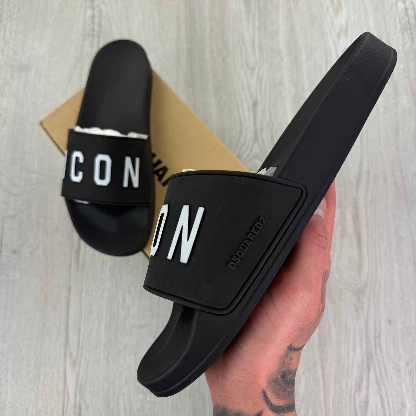 Dsquared2 Men’s Black ICON Sliders - UK 10