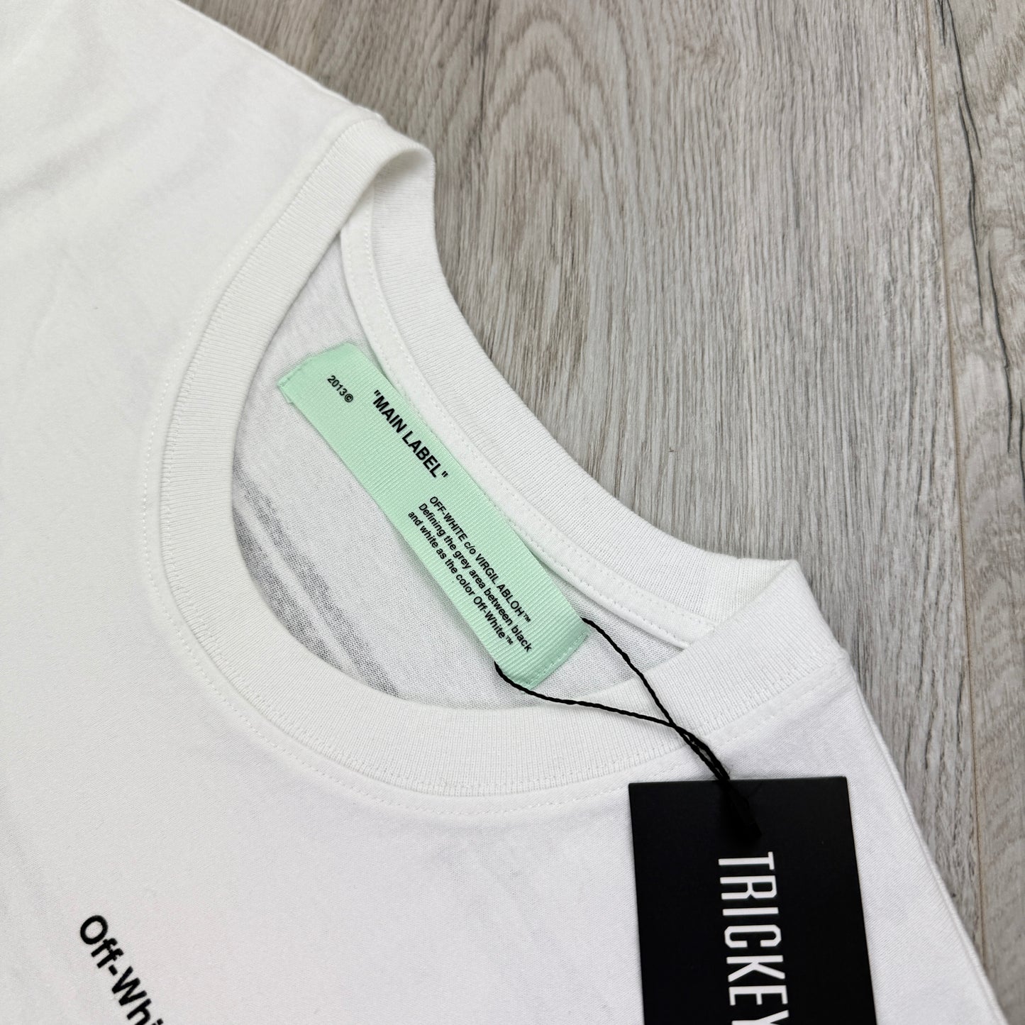 Off White Men’s ‘Mykonos’ White T-shirt - Medium
