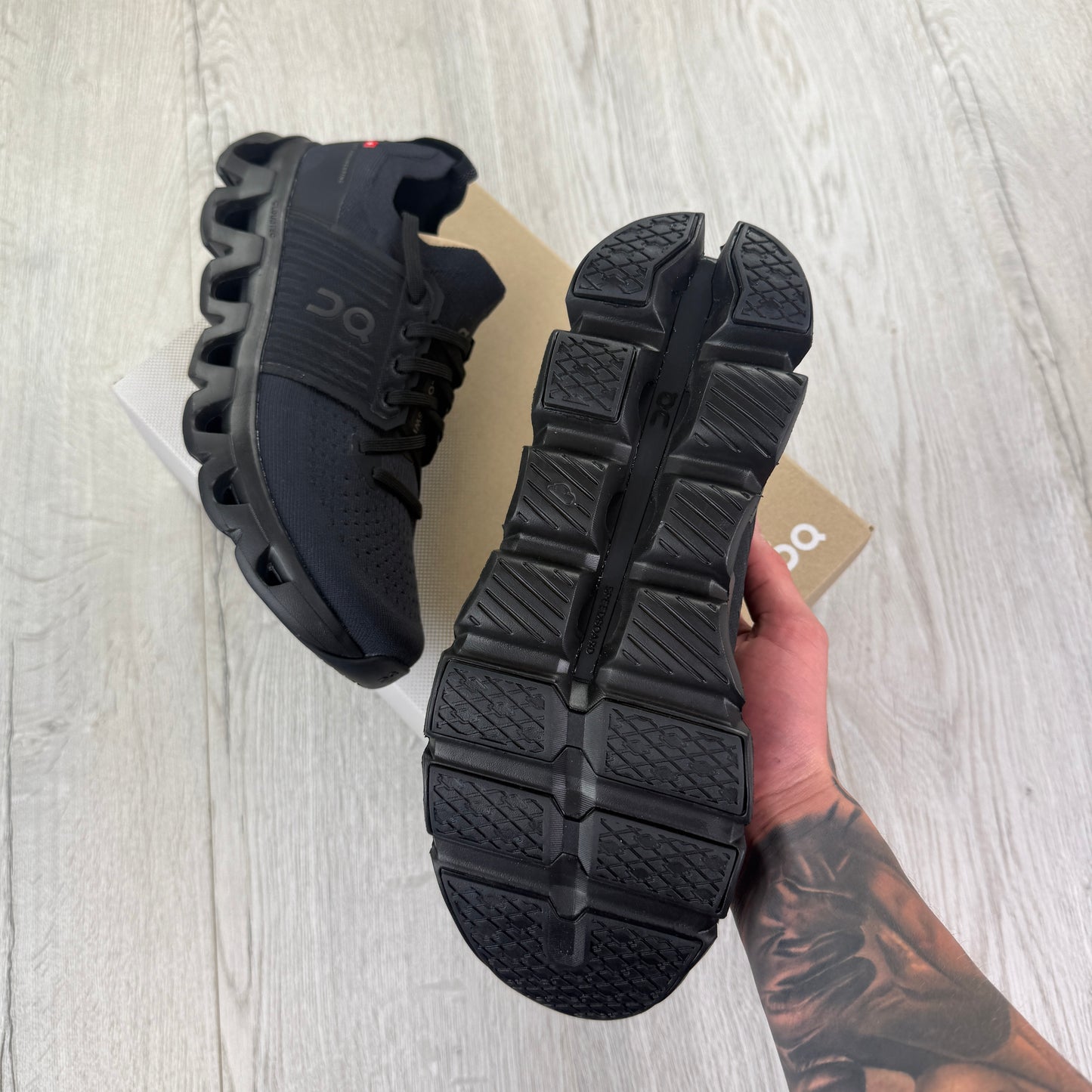 On Running Cloudswift 4 Black Trainers