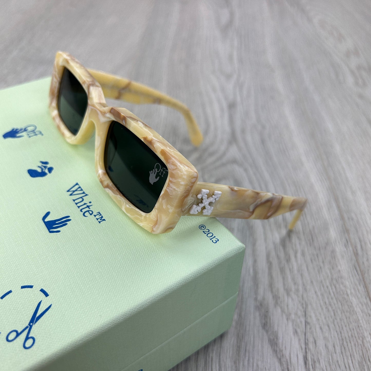 Off White Men’s Virgil Marble Sunglasses