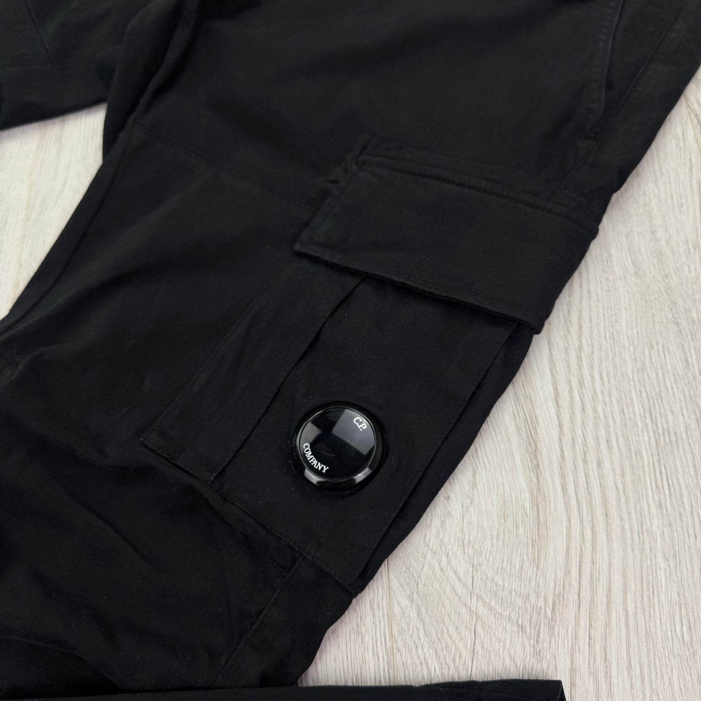 Cp Company Men’s Black Cargo Trousers Ergonomic Fit - 48 (Uk 32/33)