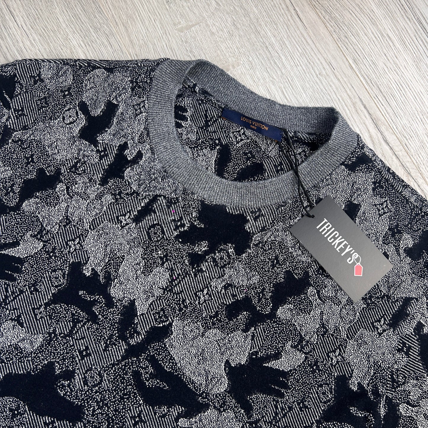 Louis Vuitton Men's Camo Jacquard T-shirt - Medium Slim