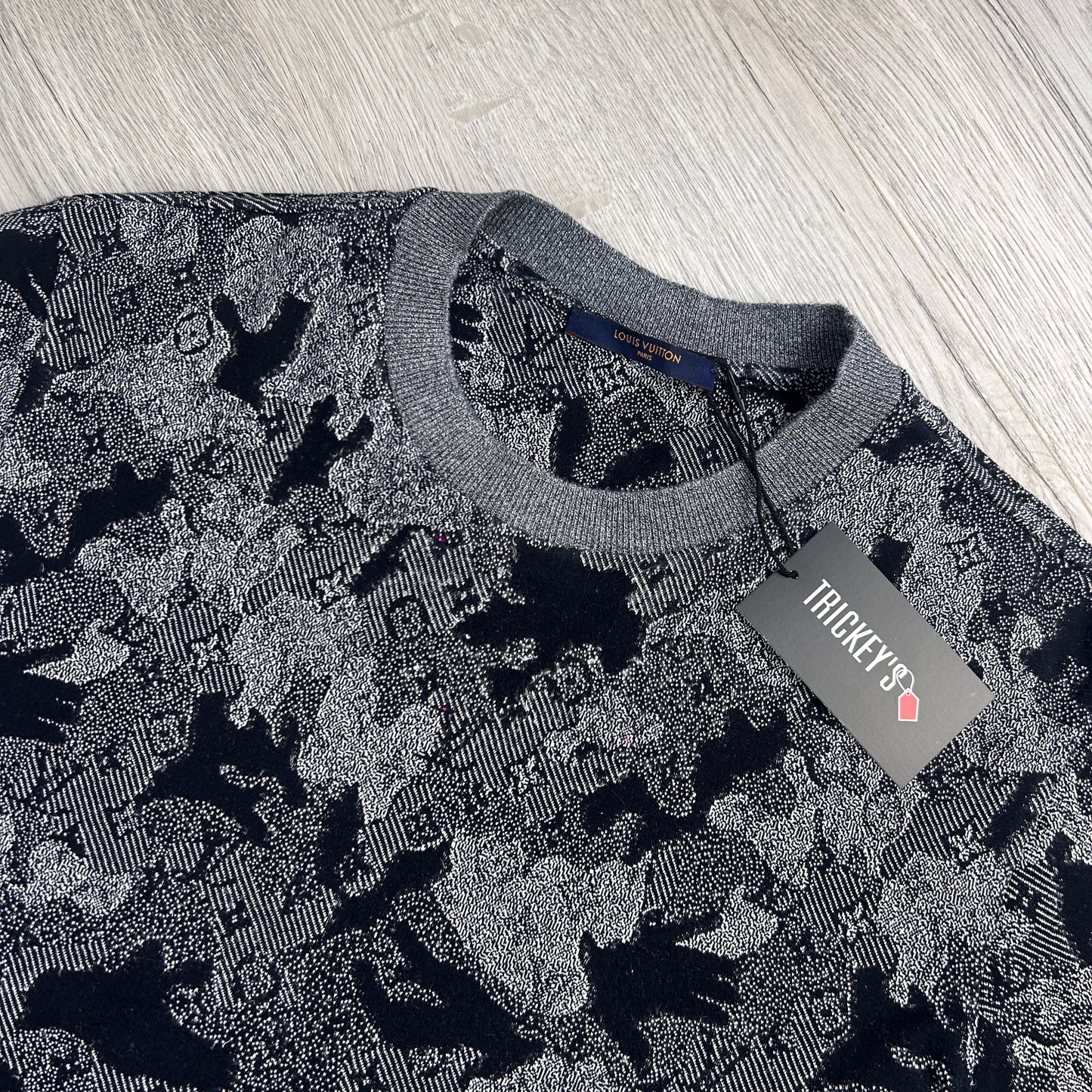 Louis Vuitton Men's Camo Jacquard T-shirt - Medium Slim