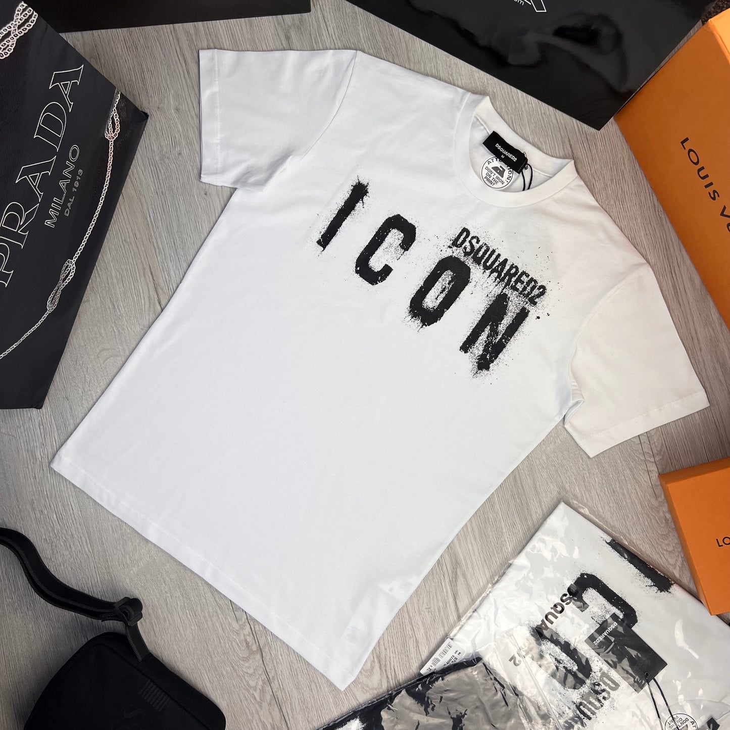 Dsquared2 Men’s White T-shirt With Black ‘ICON’ Spray Logo