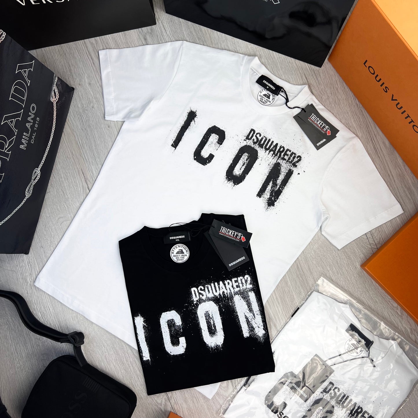 Dsquared2 Men’s White T-shirt With Black ‘ICON’ Spray Logo