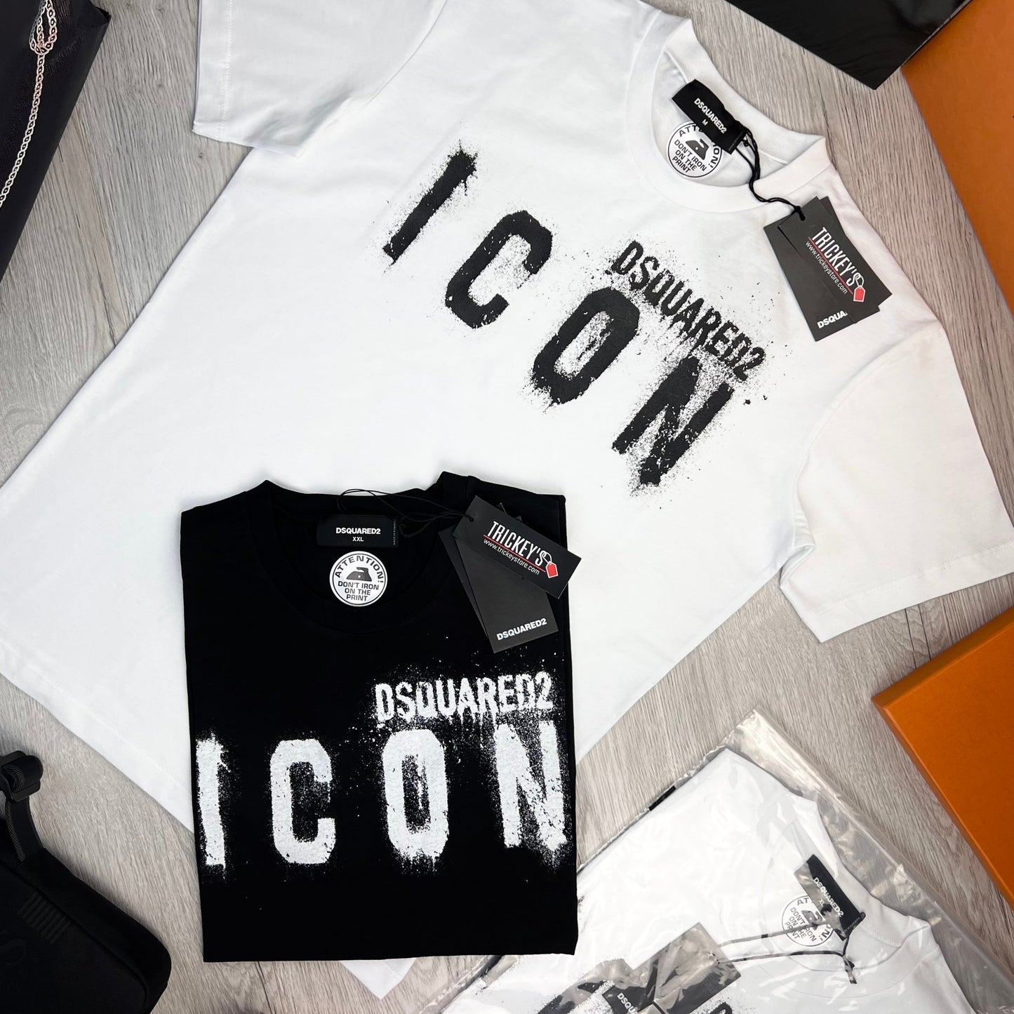 Dsquared2 Men’s White T-shirt With Black ‘ICON’ Spray Logo