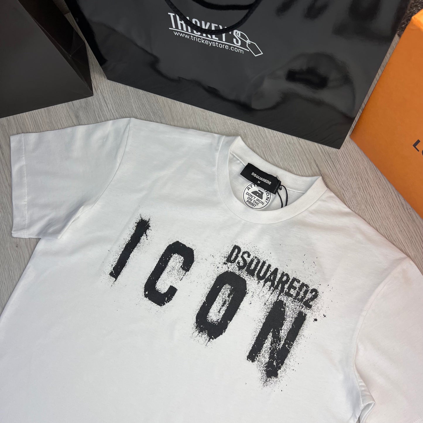 Dsquared2 Men’s White T-shirt With Black ‘ICON’ Spray Logo