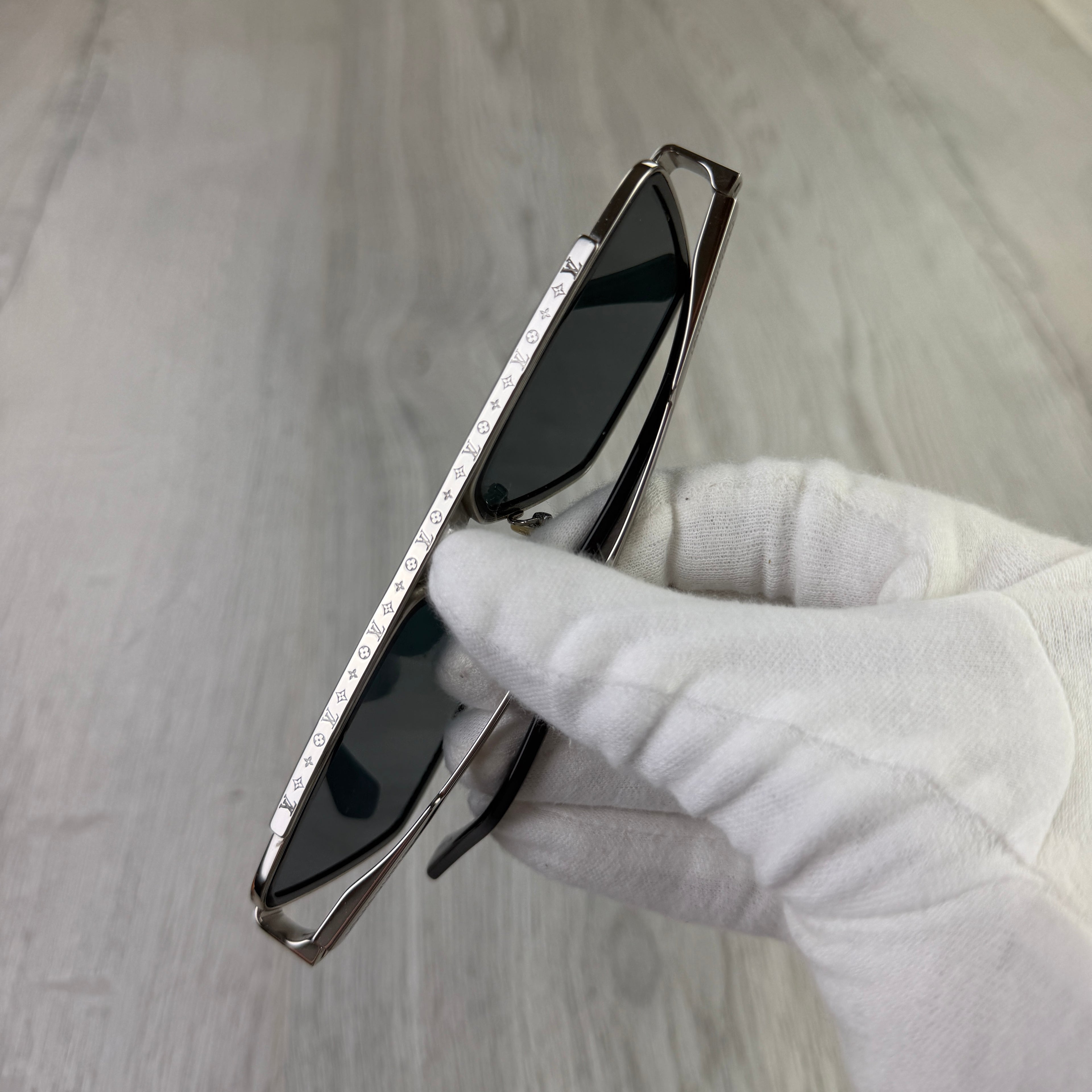 Louis Vuitton Men’s Black Silver Sunglasses