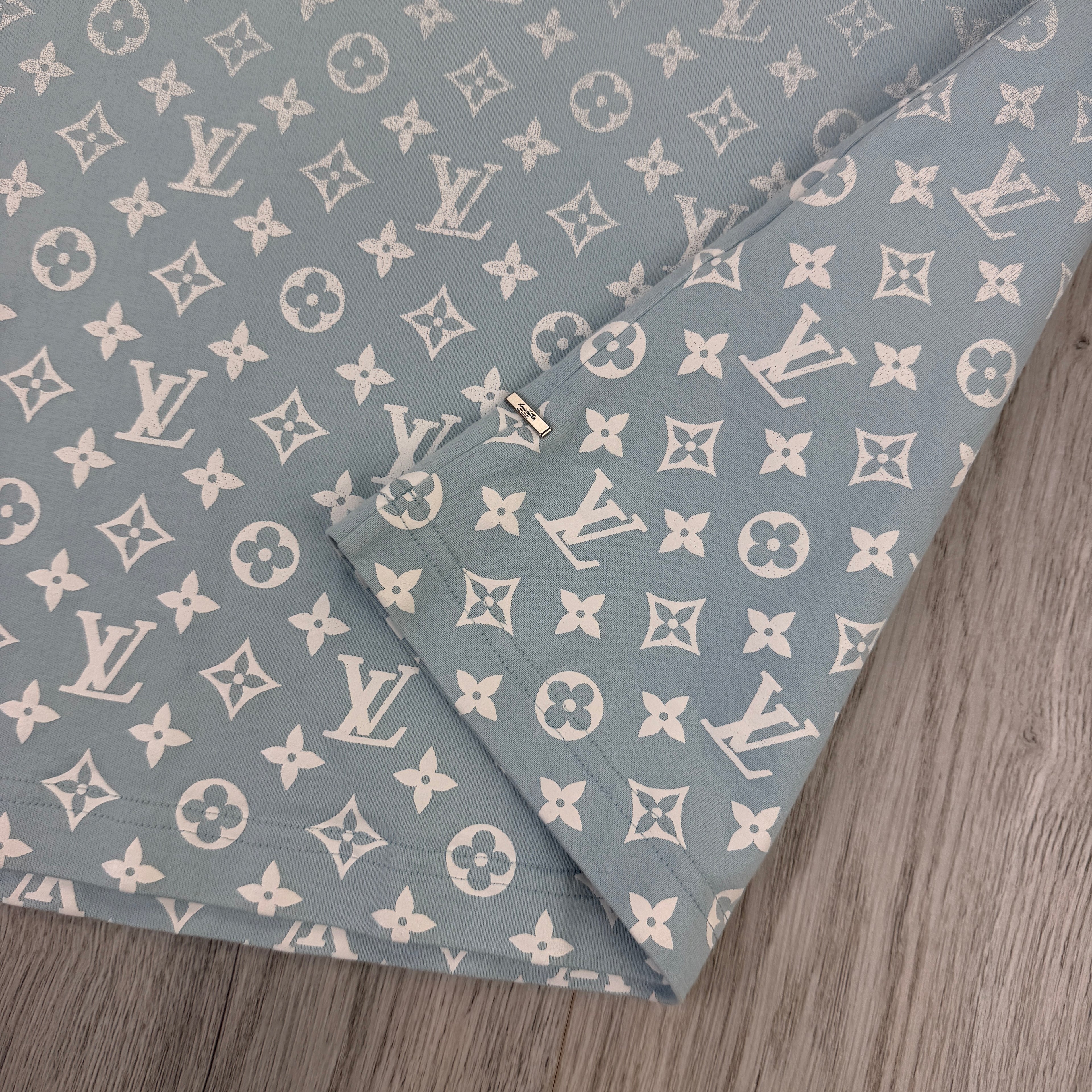 Louis Vuitton Men’s Baby Blue Gradient T-shirt - Large