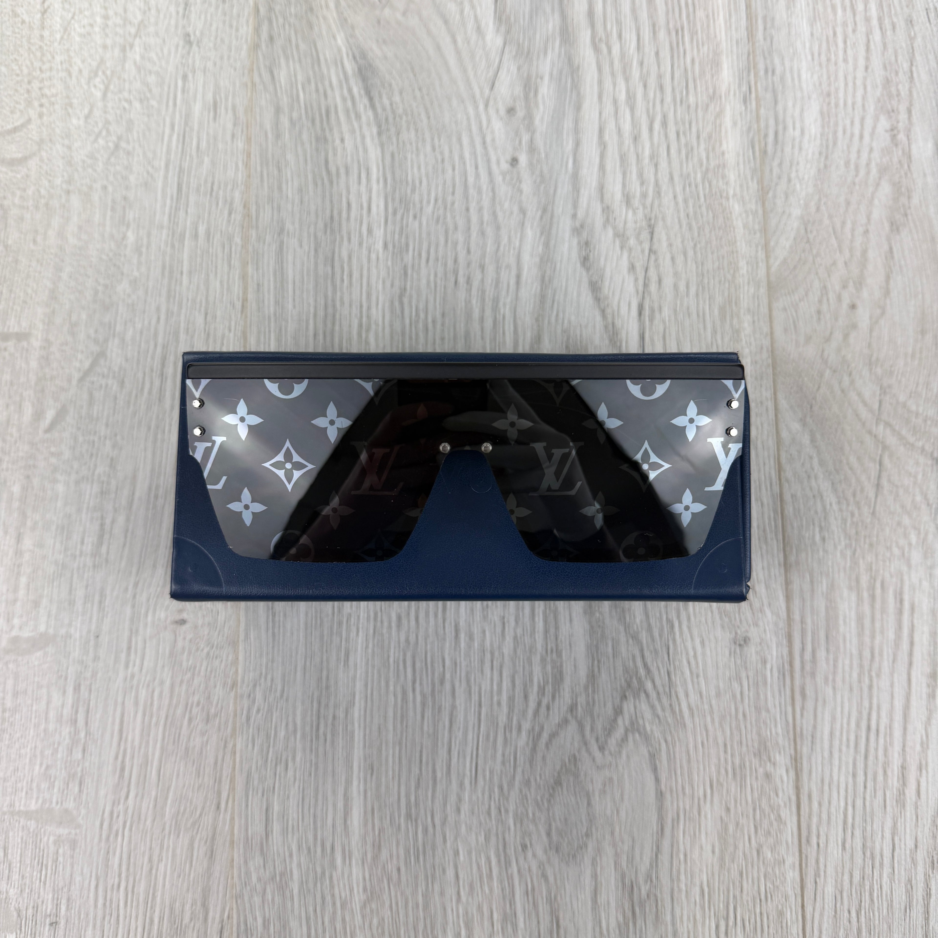Louis Vuitton Men’s Black Waimeau Sunglasses