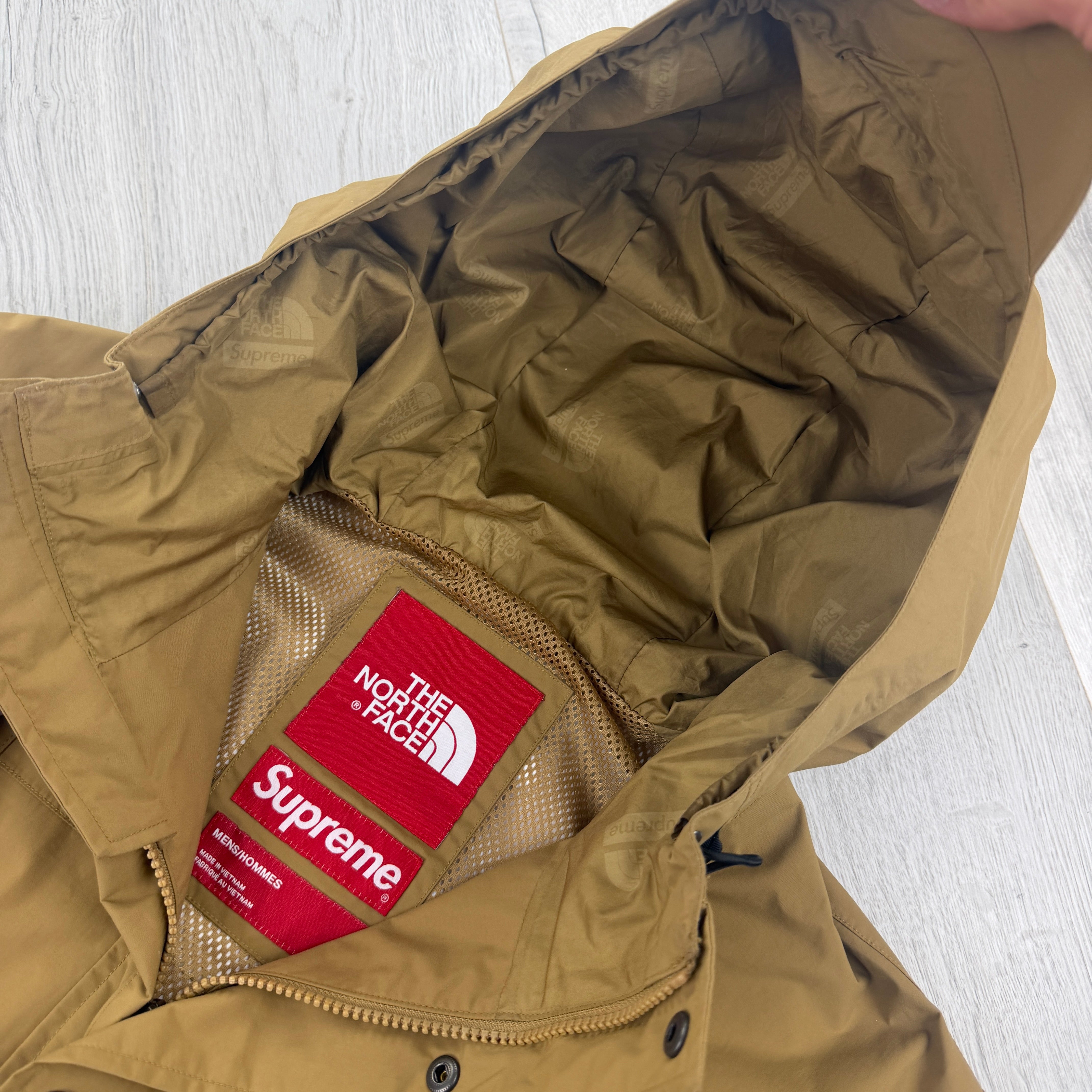 Supreme - Supreme x The North Face Cargo Jacket 'Tan White Black