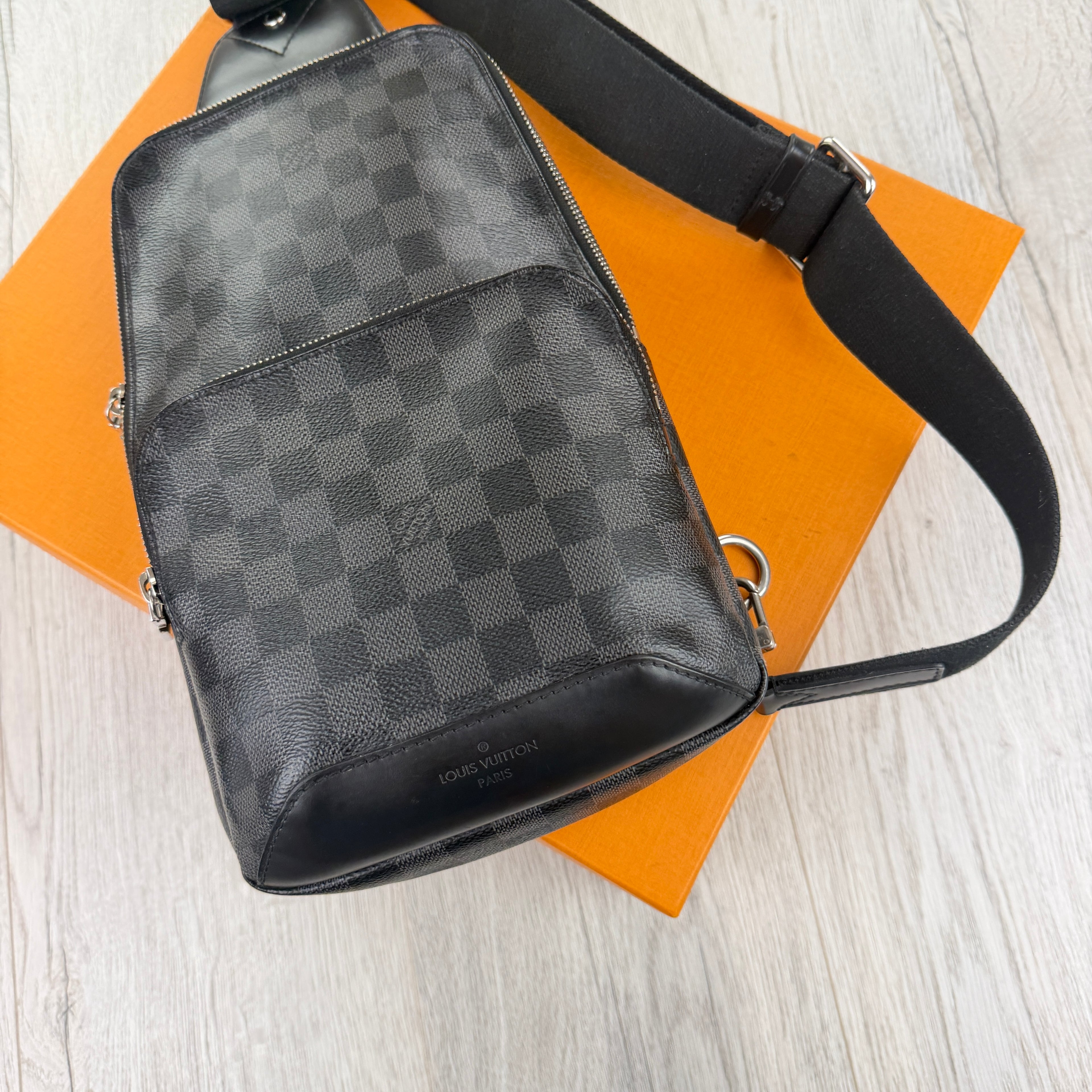 Louis Vuitton Men’s Damier Avenue Sling Side Bag