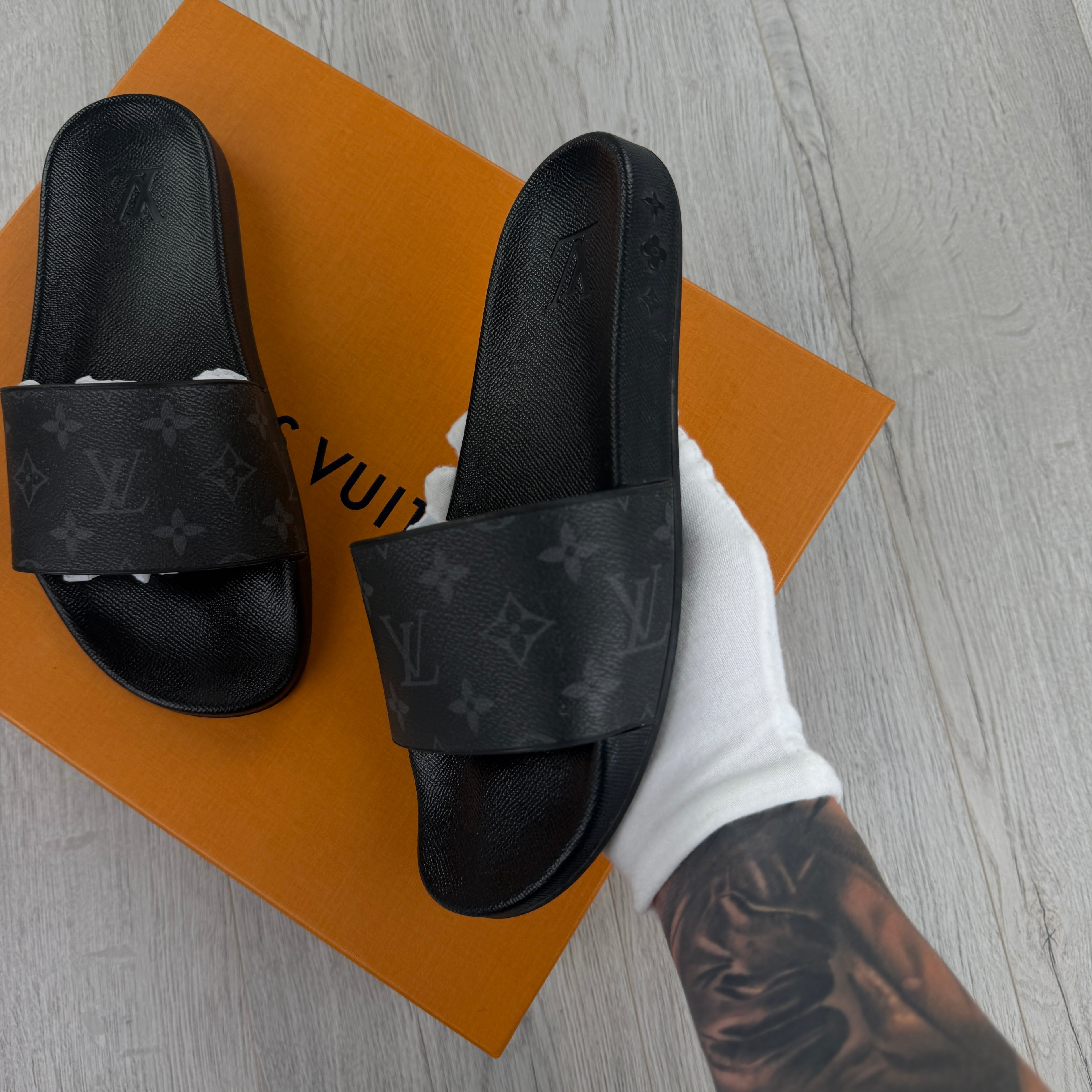 Louis Vuitton Men’s Black Leather Sliders - Uk 6 (Fit 7)