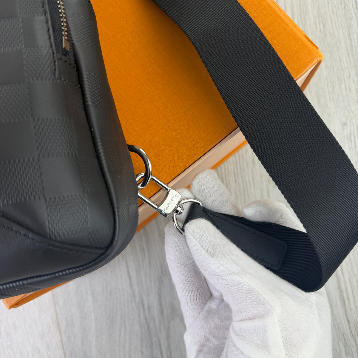 Louis Vuitton Men’s Damier Avenue Sling Side Bag