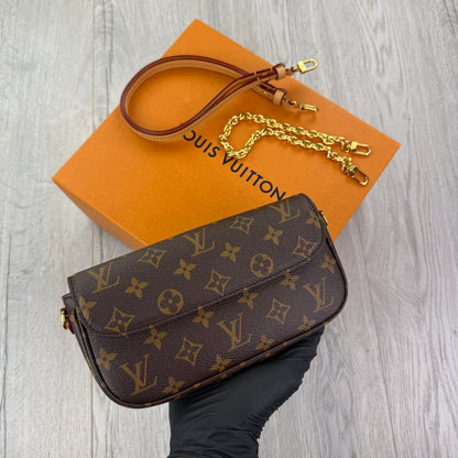 Louis Vuitton Women’s Ivy Wallet On Chain Bag