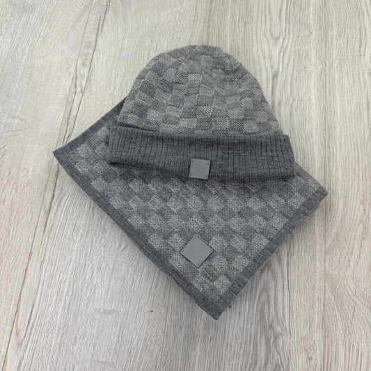 Louis Vuitton Men’s Grey Damier Beanie & Scarf Set