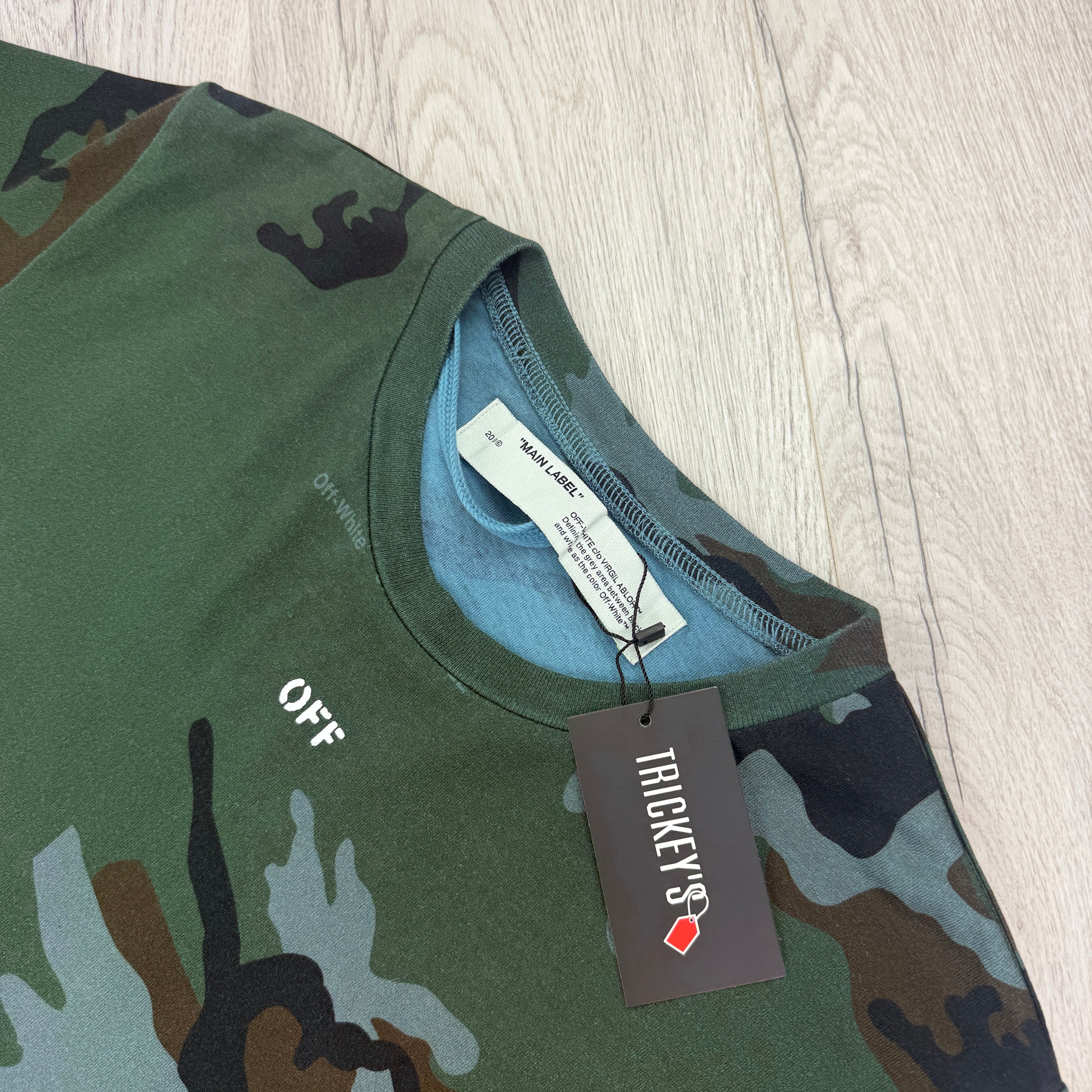 Off White Men’s Camo T-shirt - Medium