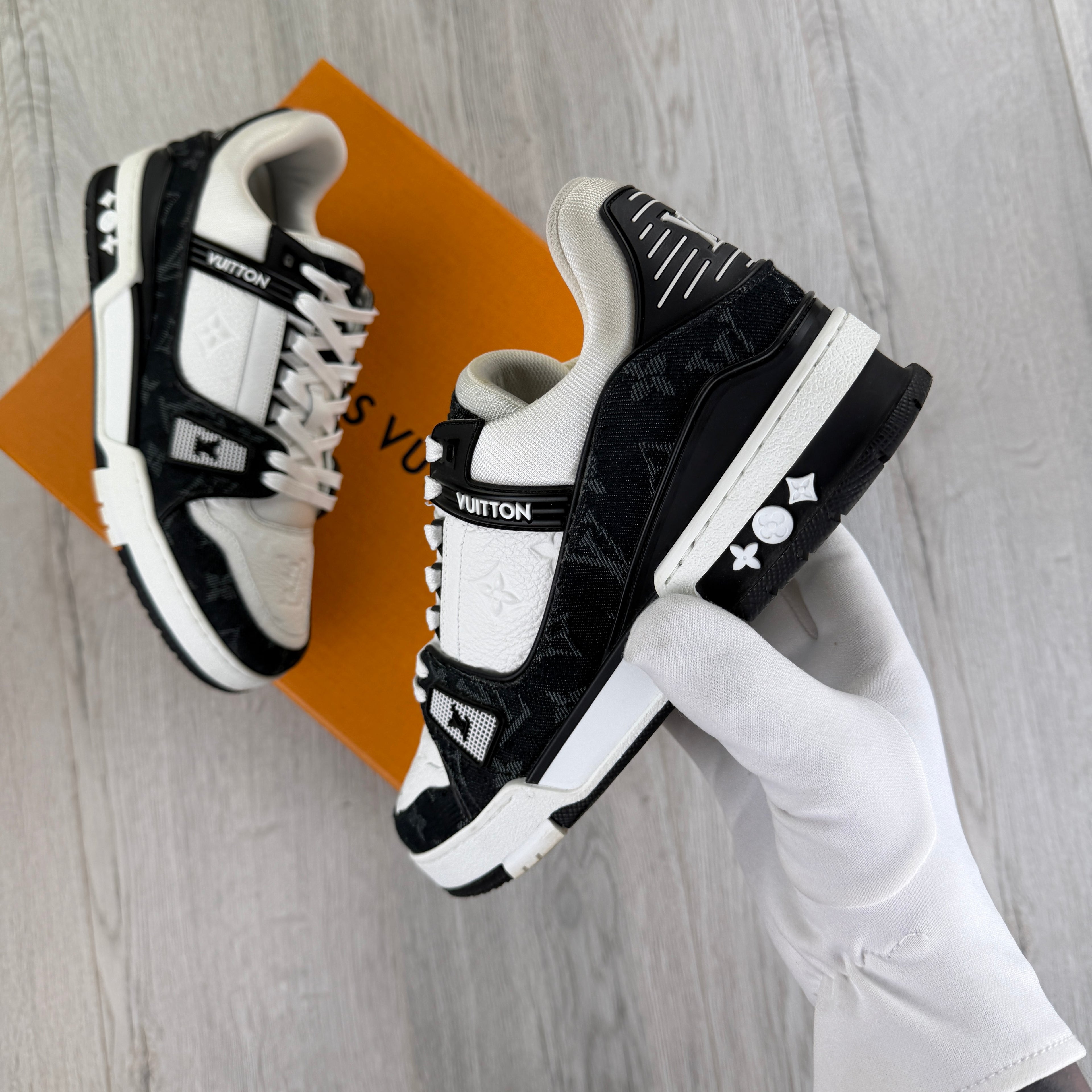 Louis Vuitton Men’s Black & White Low Trainers - Uk 6.5 (Fit 7.5)