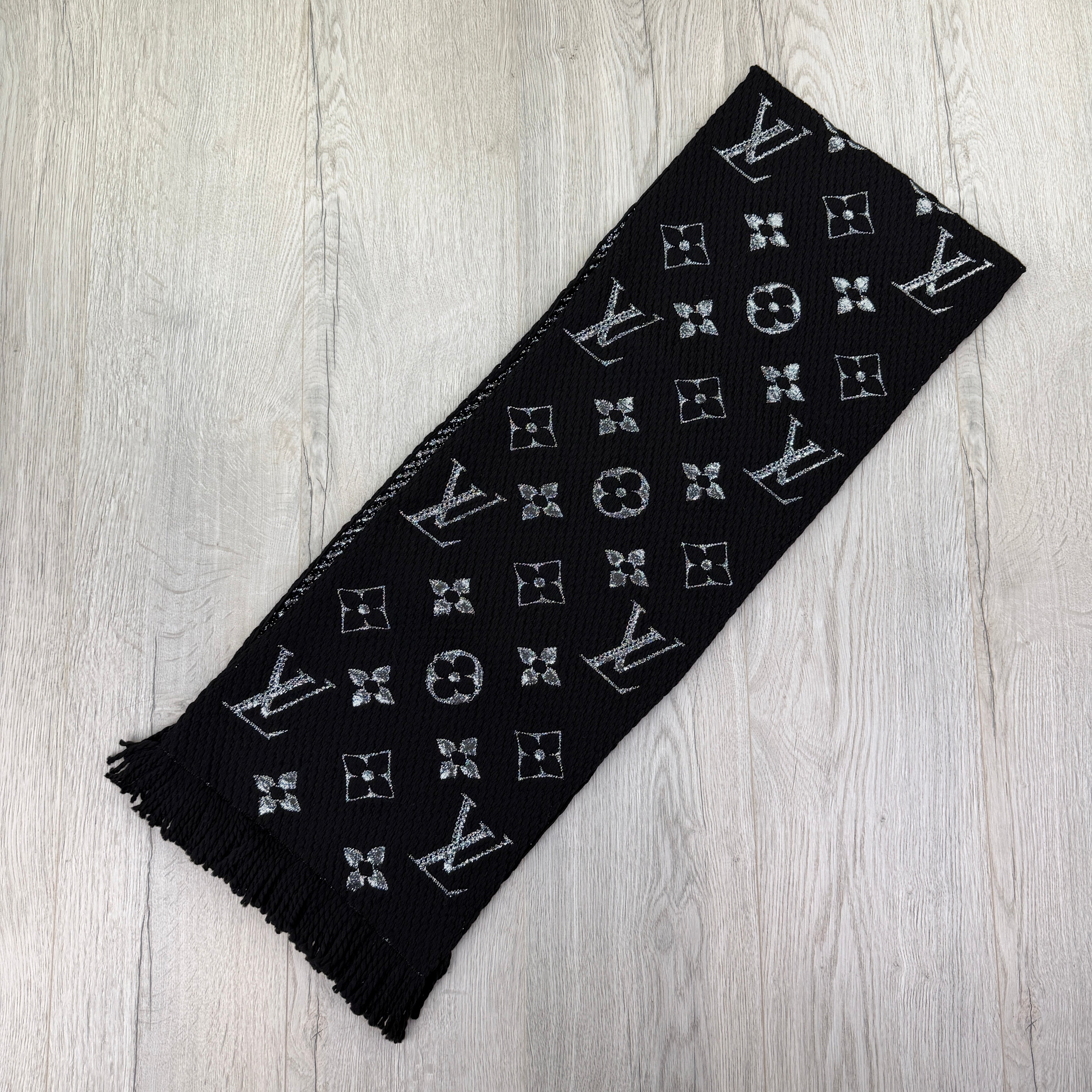 Louis Vuitton Black / Silver Wool & Silk Monogram Scarf – Trickey