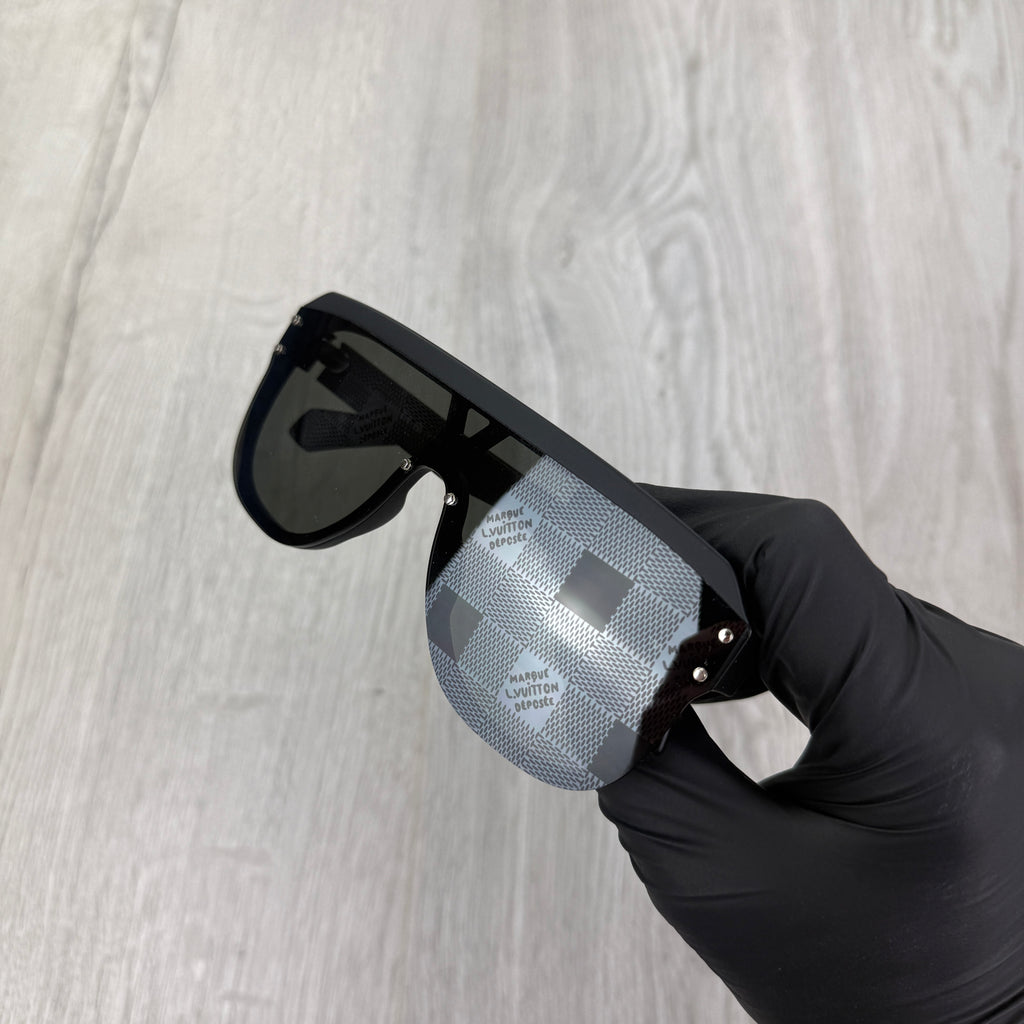 Louis Vuitton Men’s Black Waimea Mask Round Sunglasses