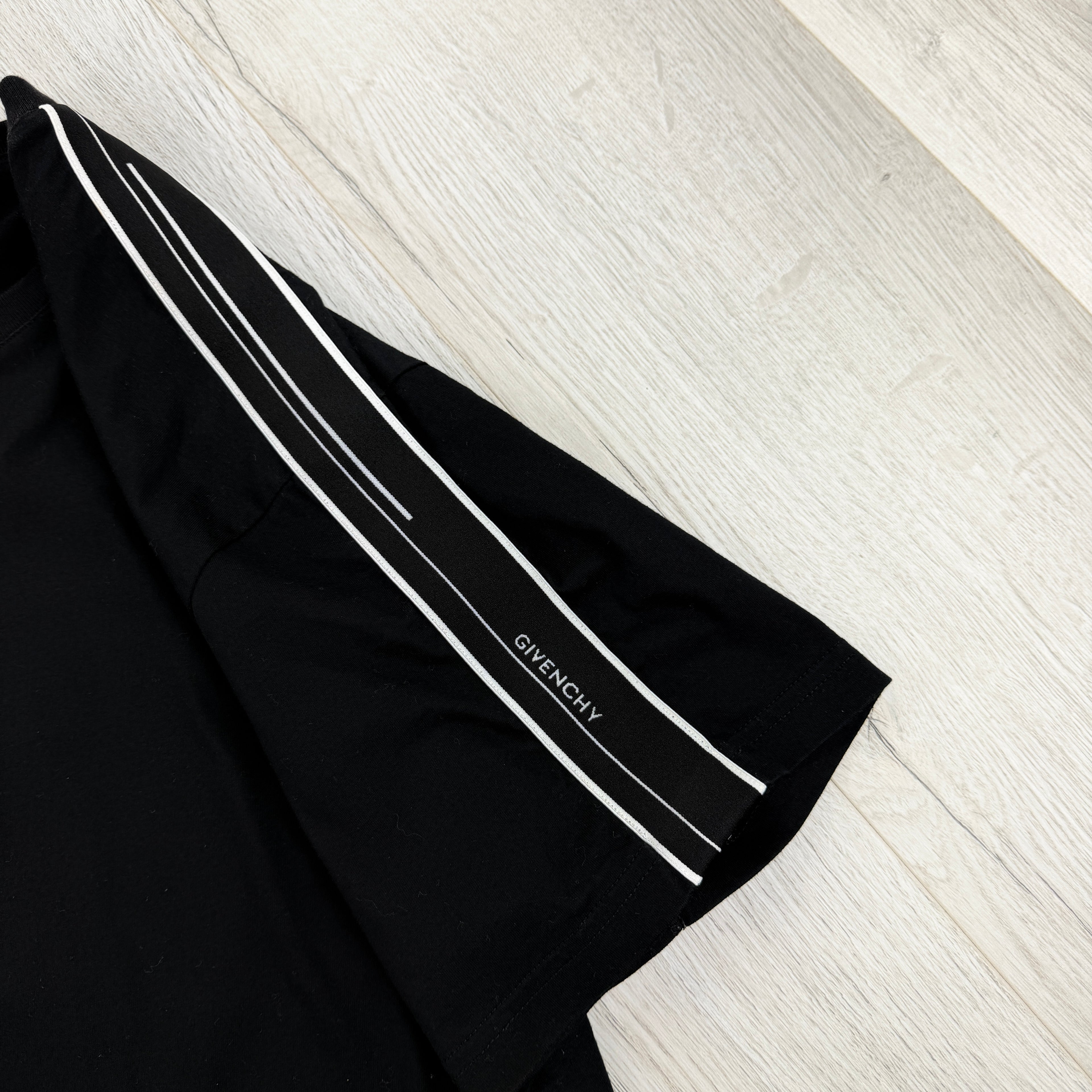 Givenchy Men’s Black T-shirt & Shorts Set - L/XL