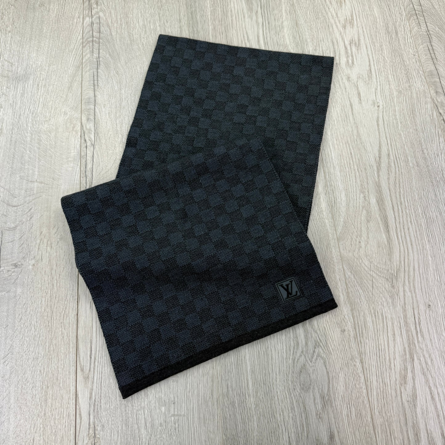 Louis Vuitton Men’s Damier Graphite Scarf