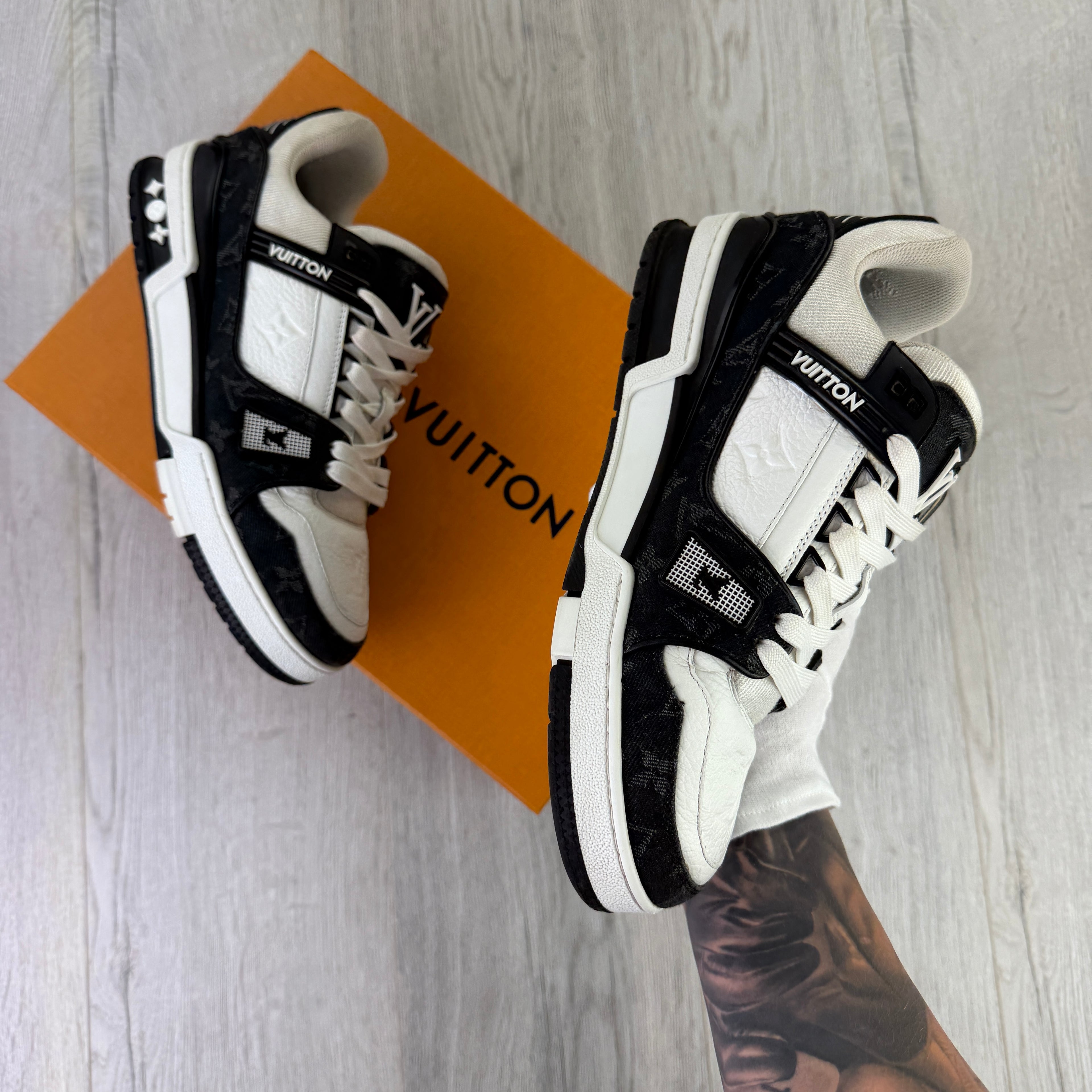 Louis Vuitton Men’s Black & White Low Trainers - Uk 6 (Fit 7)