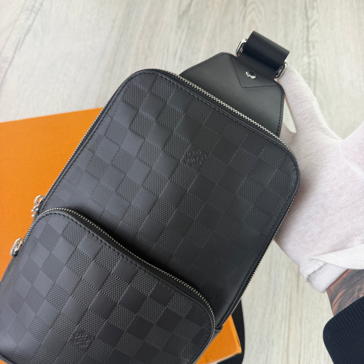 Louis Vuitton Men’s Damier Avenue Sling Side Bag