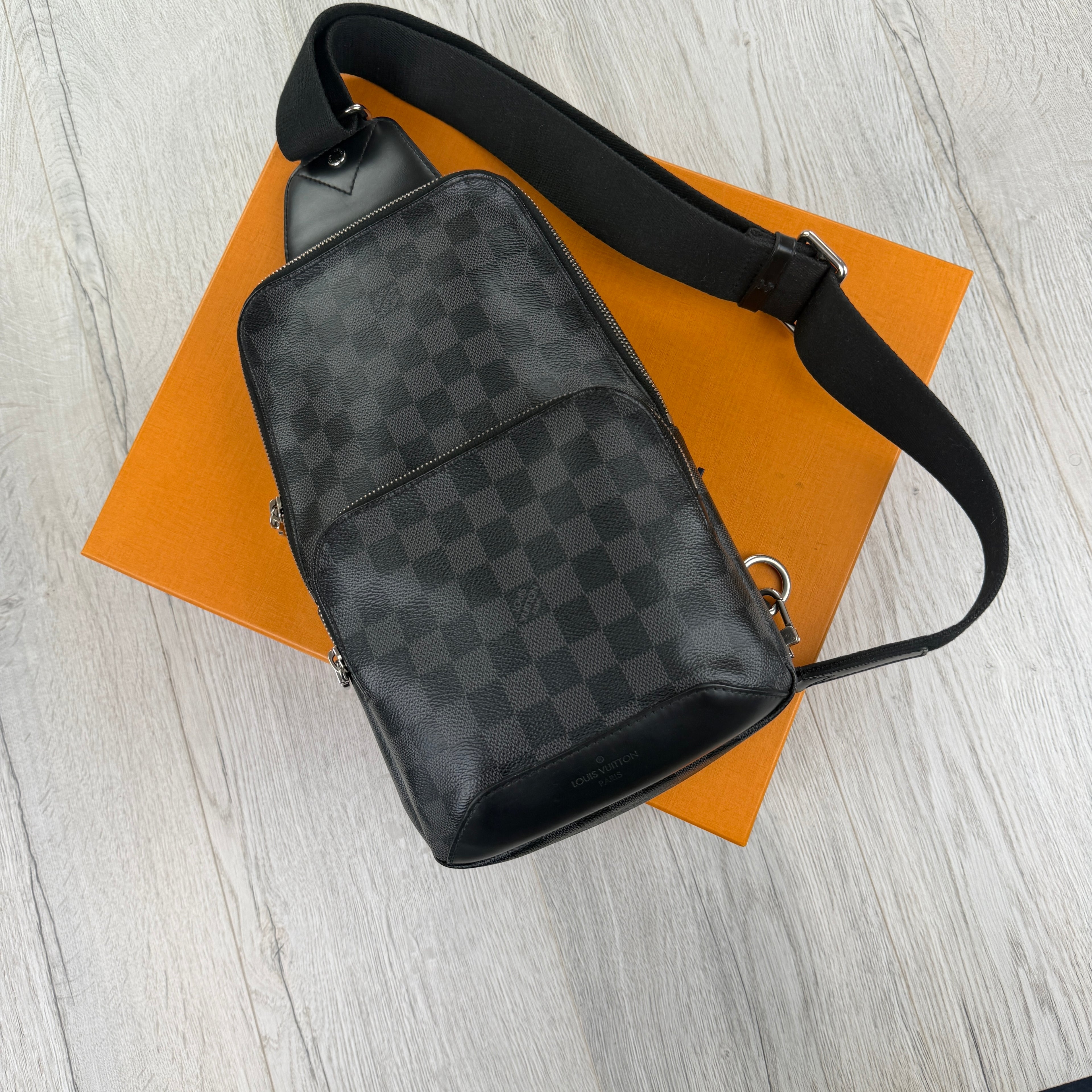 Louis Vuitton Men’s Damier Avenue Sling Side Bag