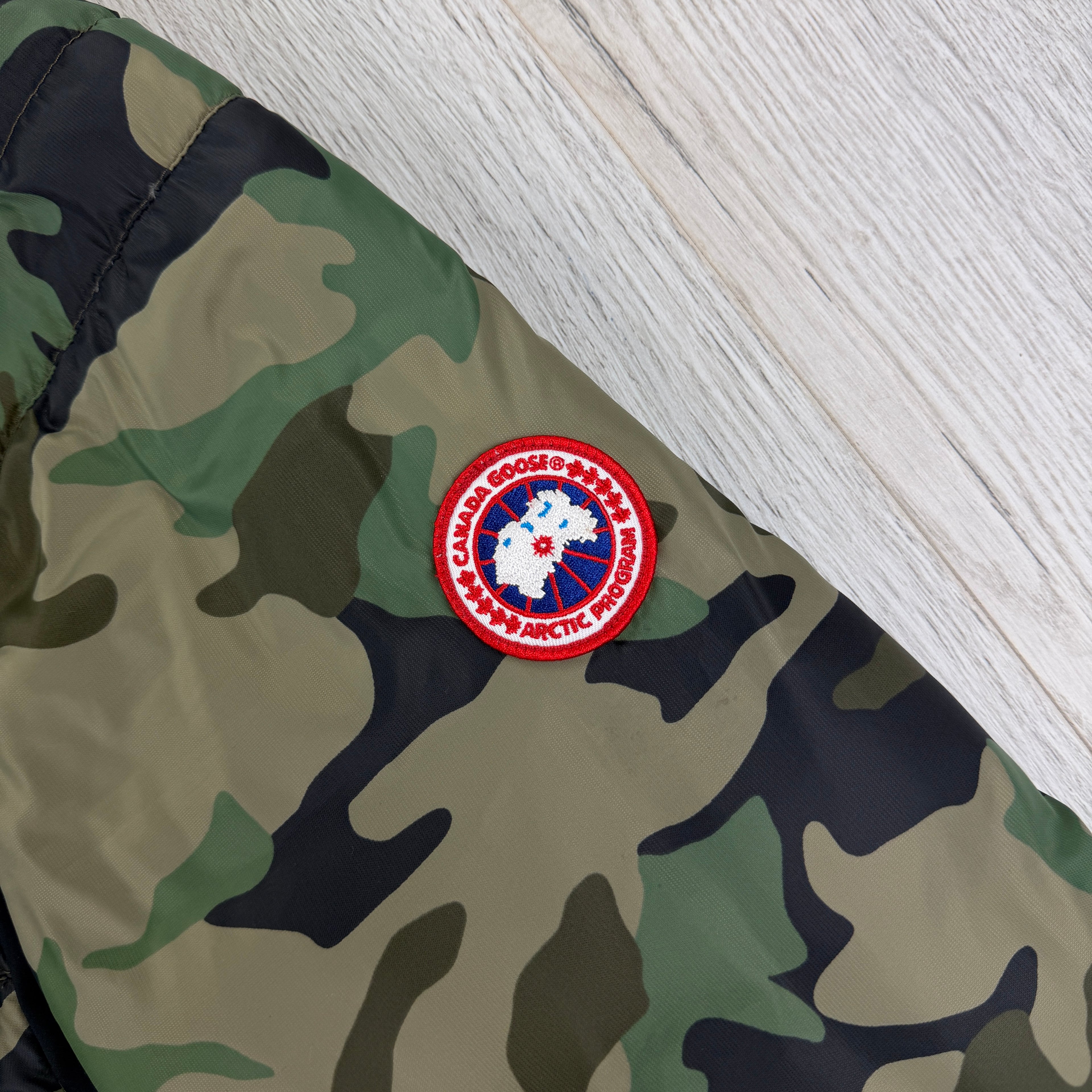 Canada Goose Men’s camouflage Puffer Jacket - Medium