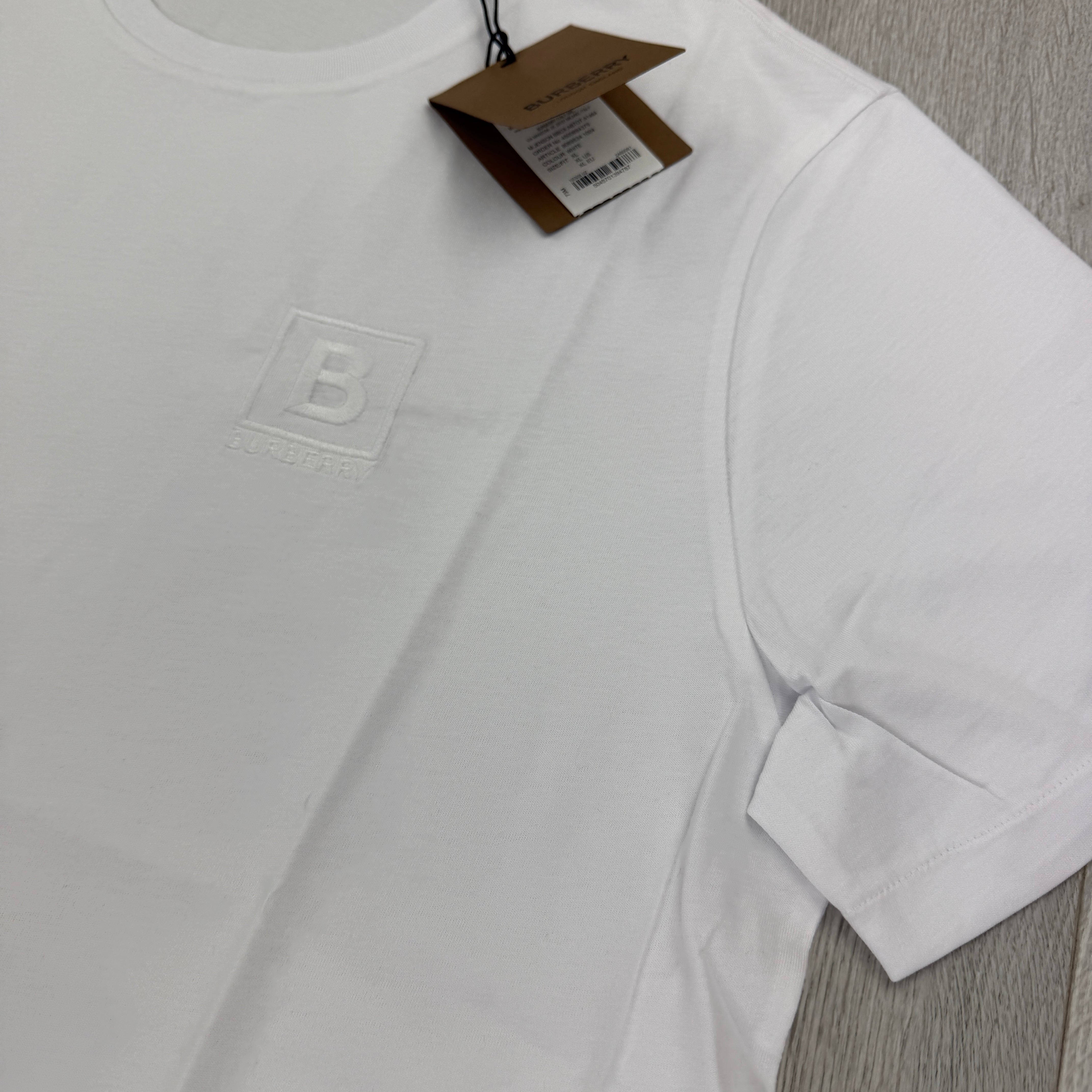 Burberry Men's White T-shirt & Shorts Set - XL – Trickey.store