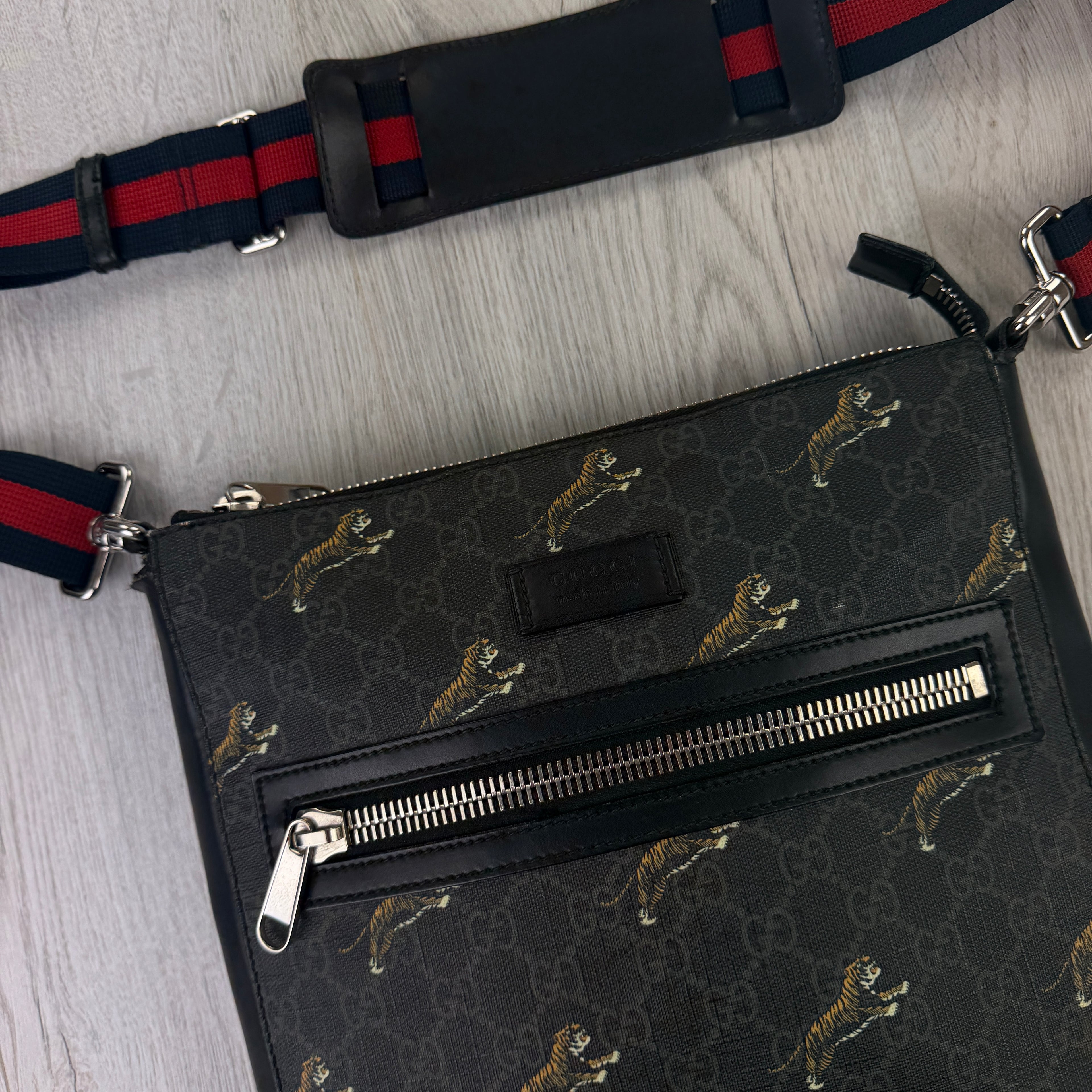 Gucci Men’s Large GG Supreme Tigers Messenger Bag