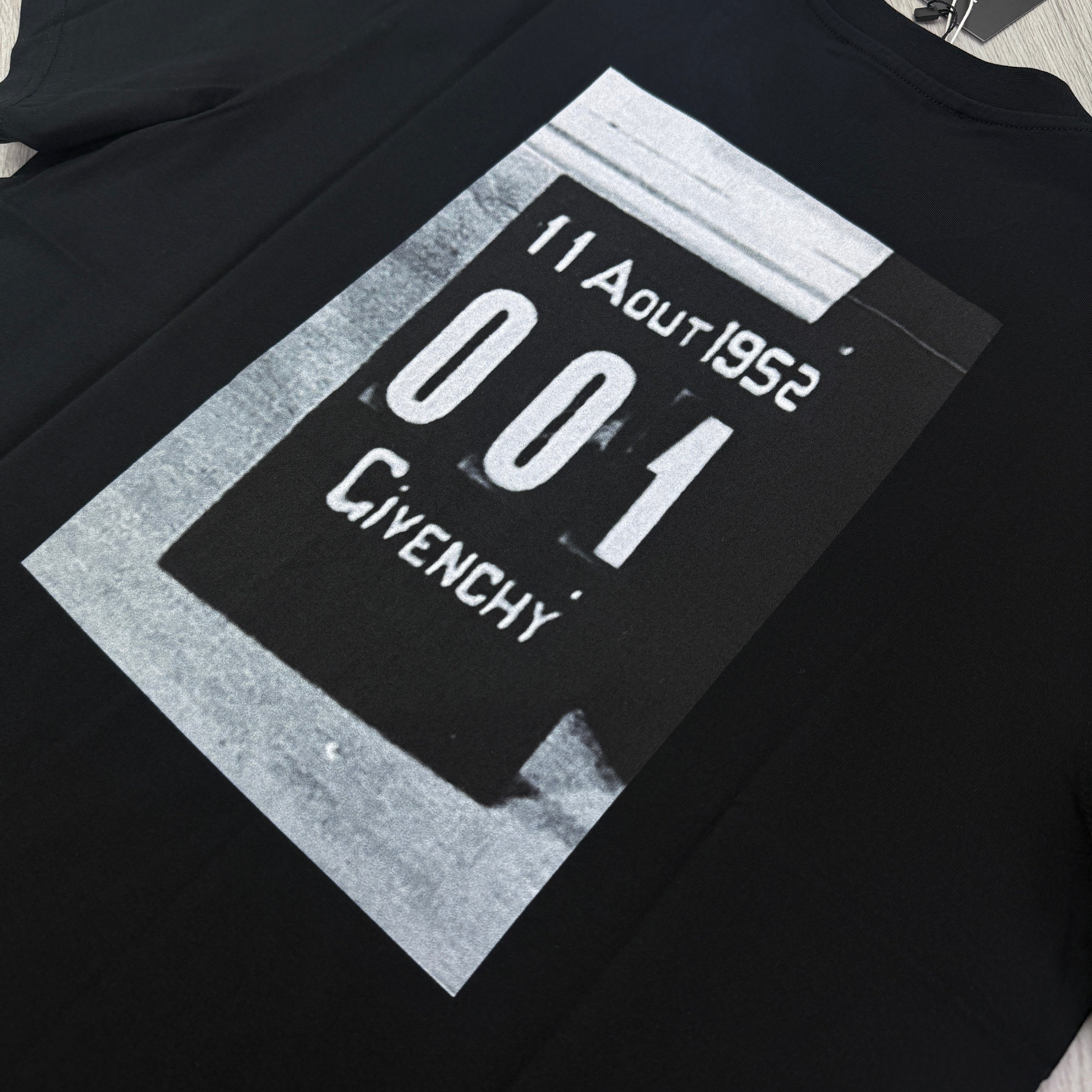 Givenchy Men’s Black 101 T-shirt - Medium Slim