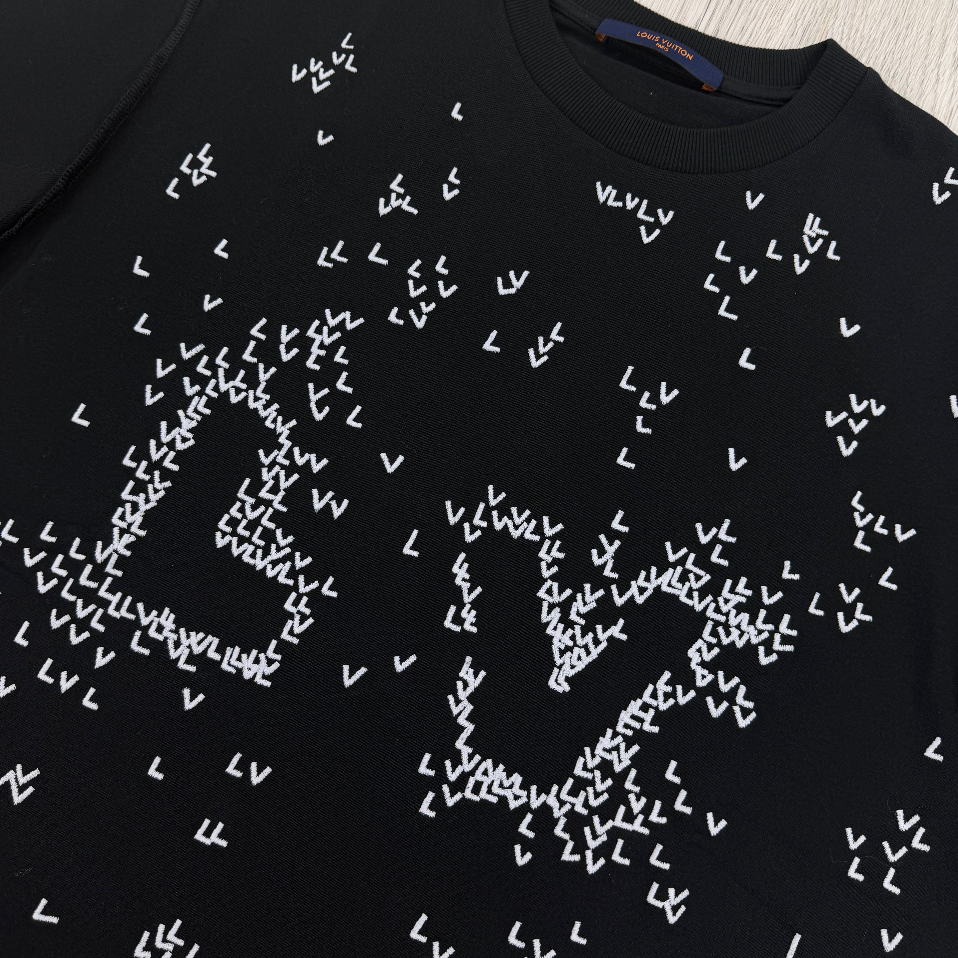 Louis Vuitton Men’s LV Spread Embroidery Black T-Shirt - Small