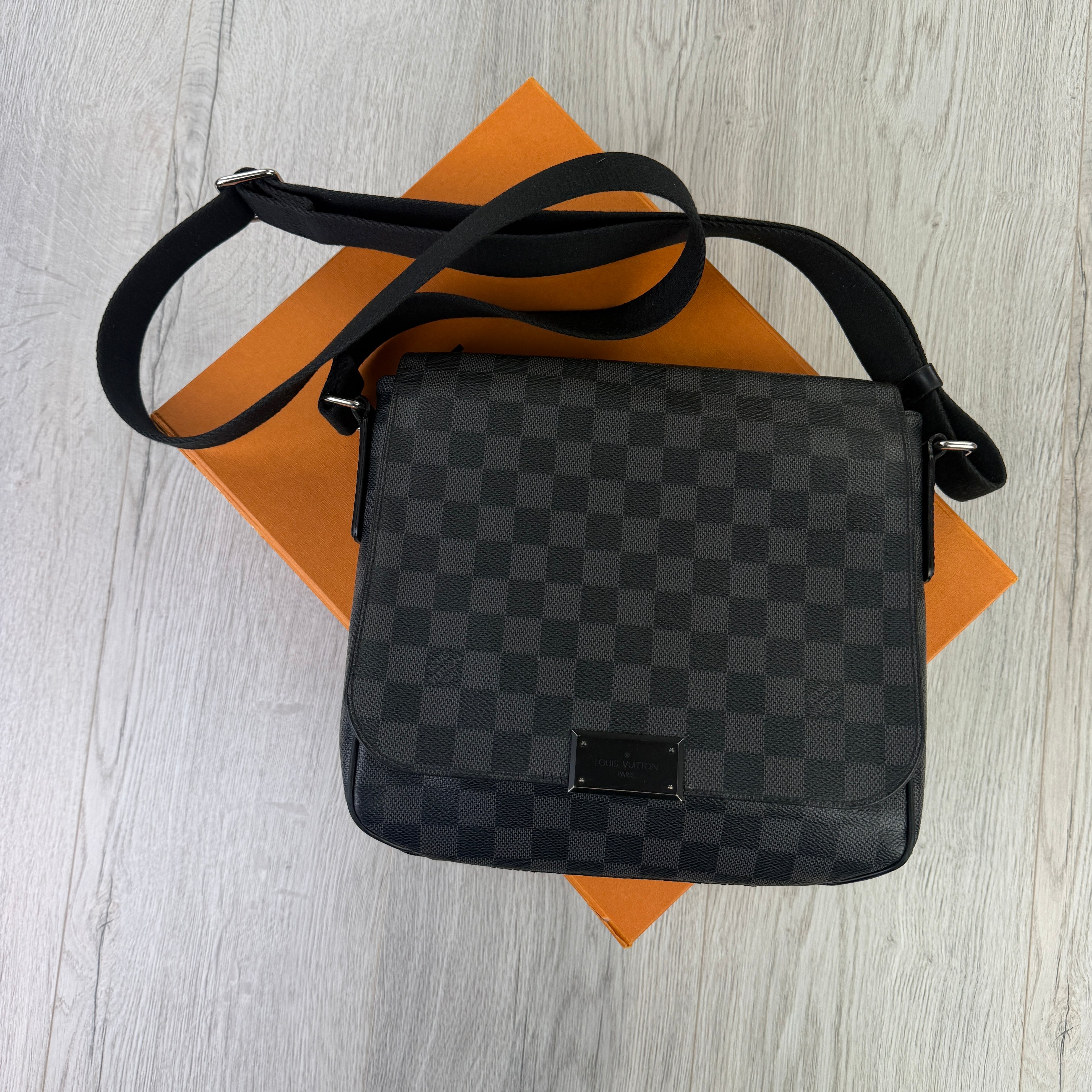 Louis Vuitton Men’s Black Damier Small Messenger Bag
