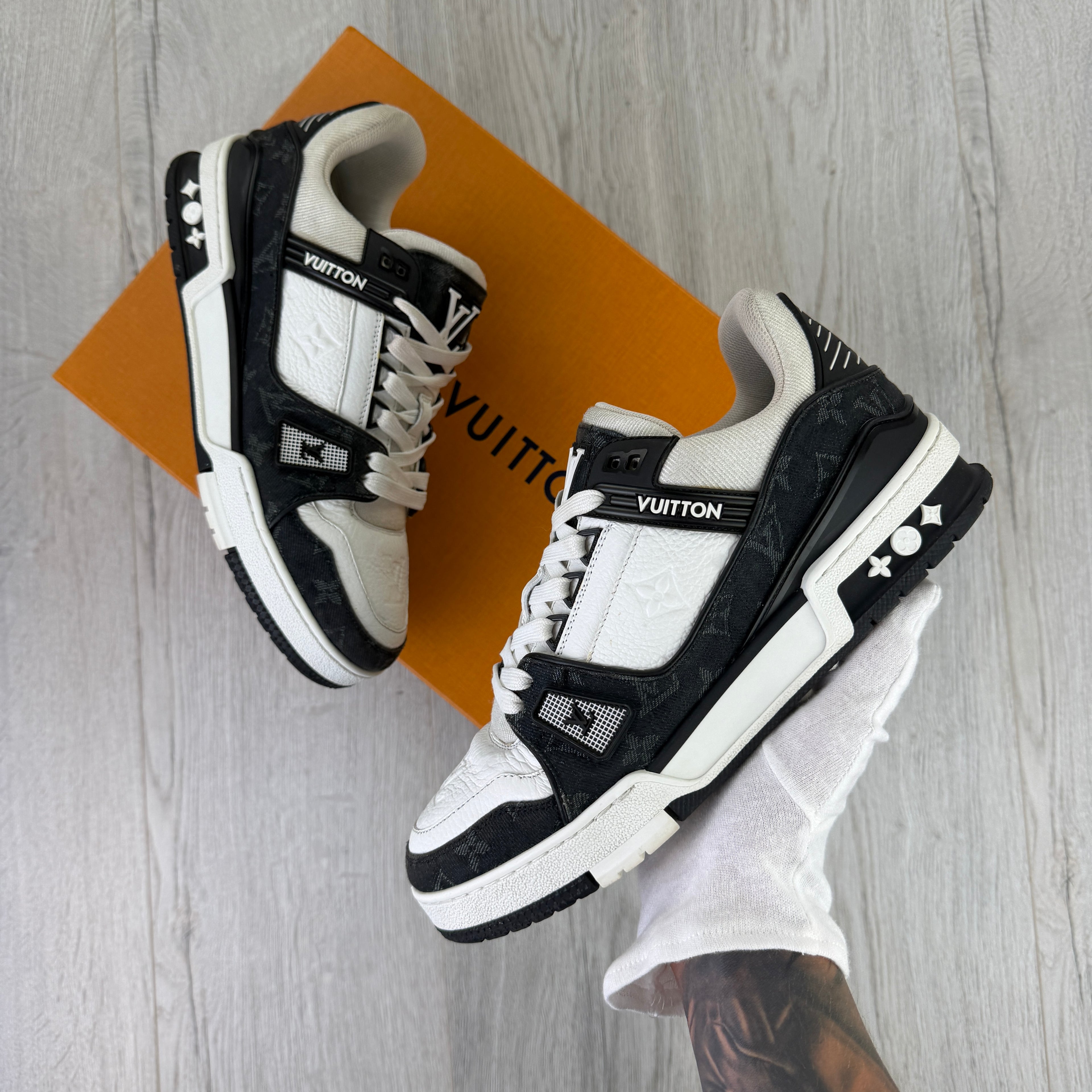 Louis Vuitton Men’s Black & White Low Trainers - Uk 6 (Fit 7)