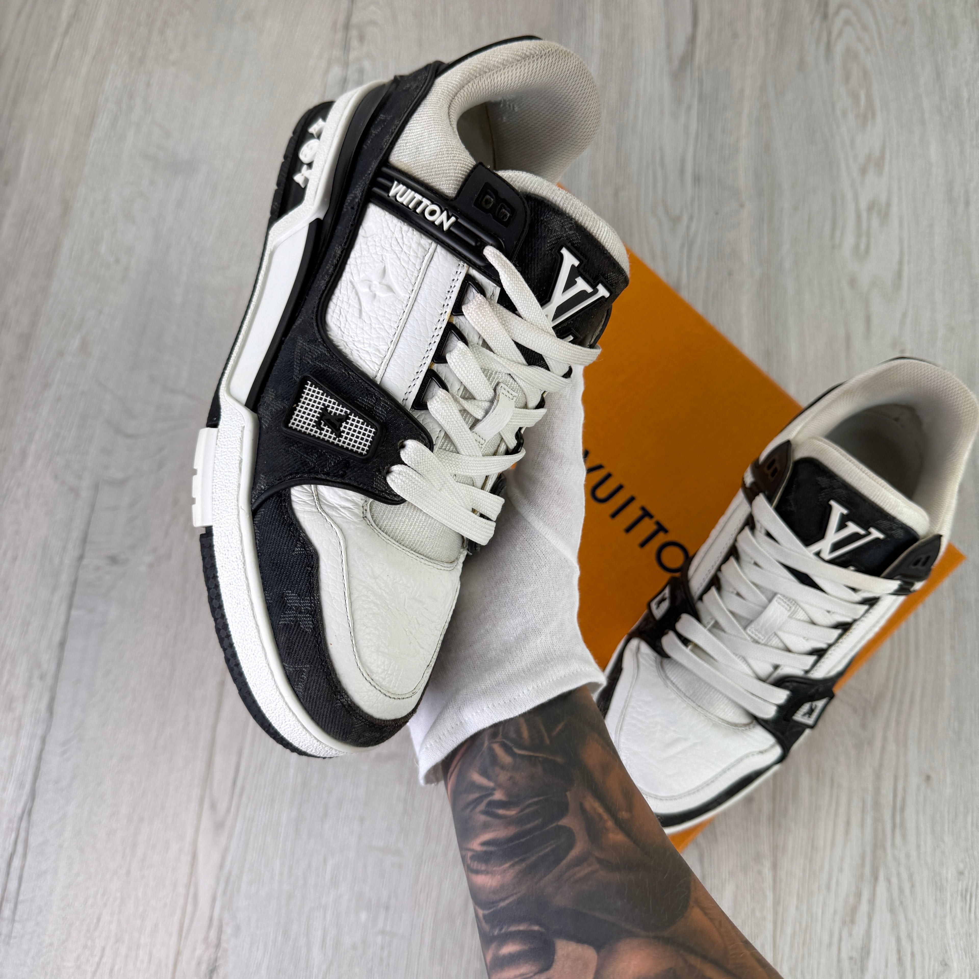 Louis Vuitton Men’s Black & White Low Trainers - Uk 6 (Fit 7)
